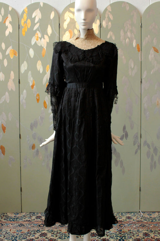 Antique Edwardian 1900s Black Dress, XS,  Lace Collar Sheer Front Panel, Half Sleeve, Lace Trimmings, Wounded Bird