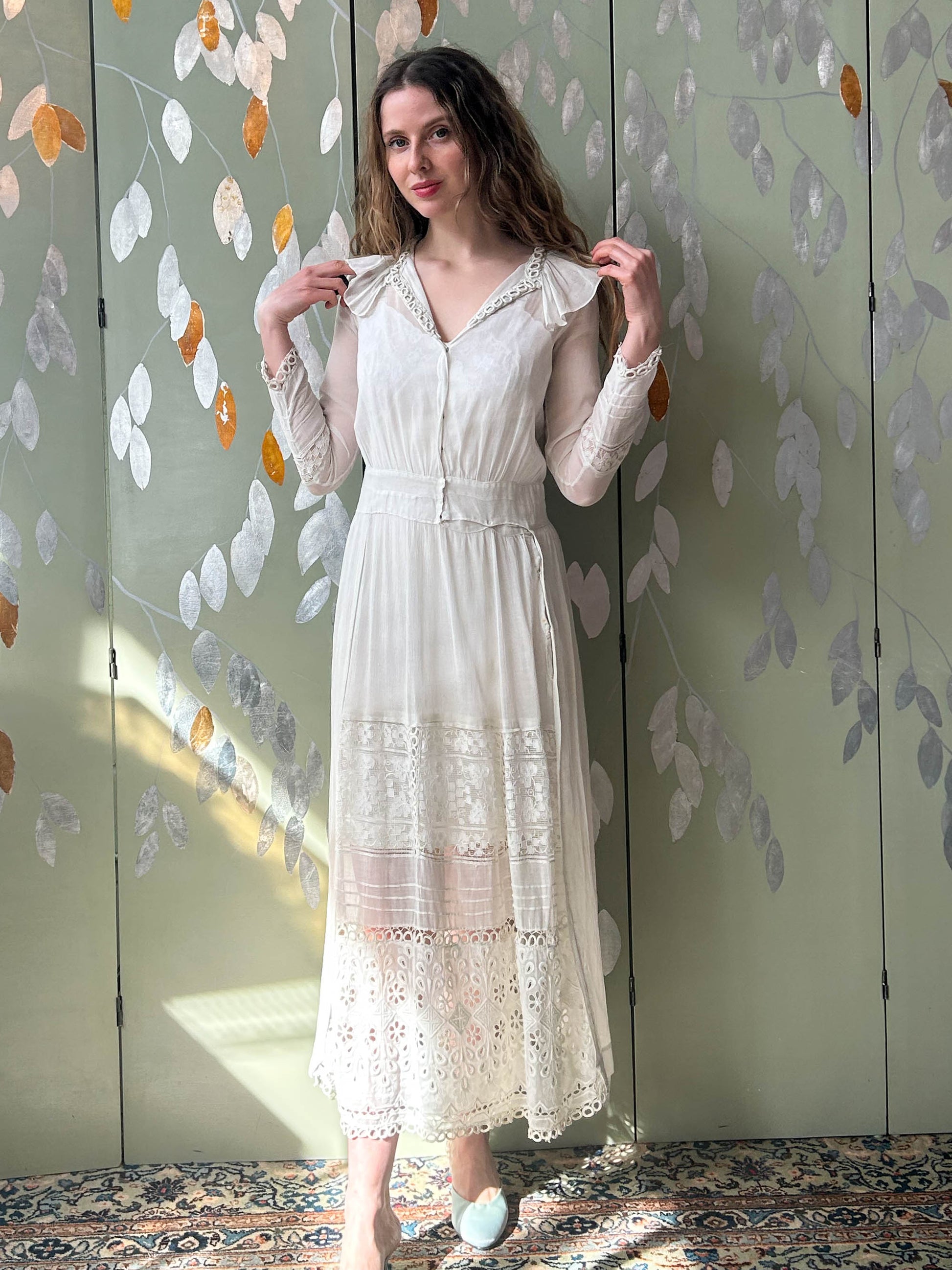 Antique Edwardian White Cotton Dress with Ruffle Collar, Small Antique Edwardian White Cotton Dress with Ruffle Collar, Small