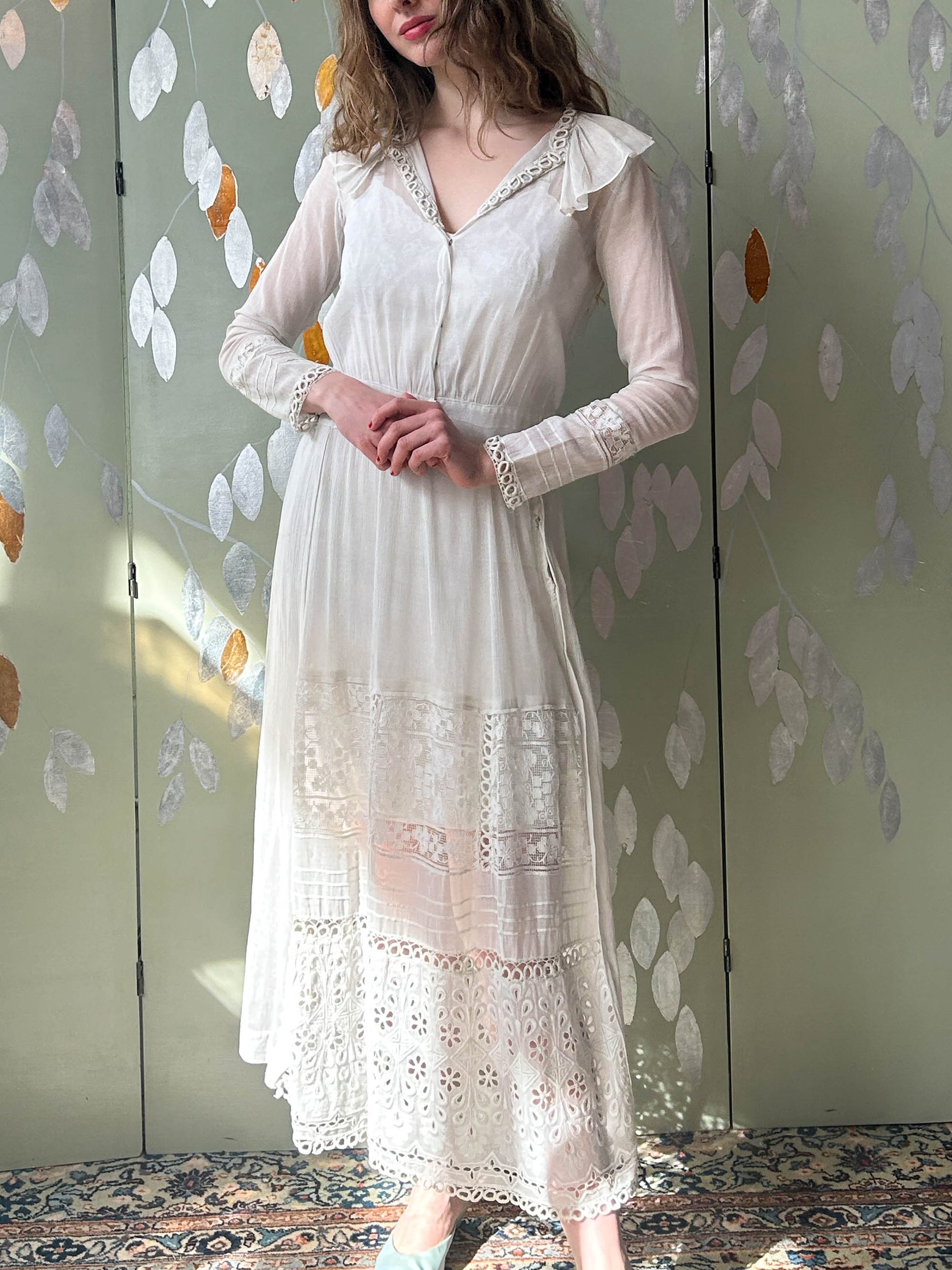 Antique Edwardian White Cotton Dress with Ruffle Collar, Small Antique Edwardian White Cotton Dress with Ruffle Collar, Small