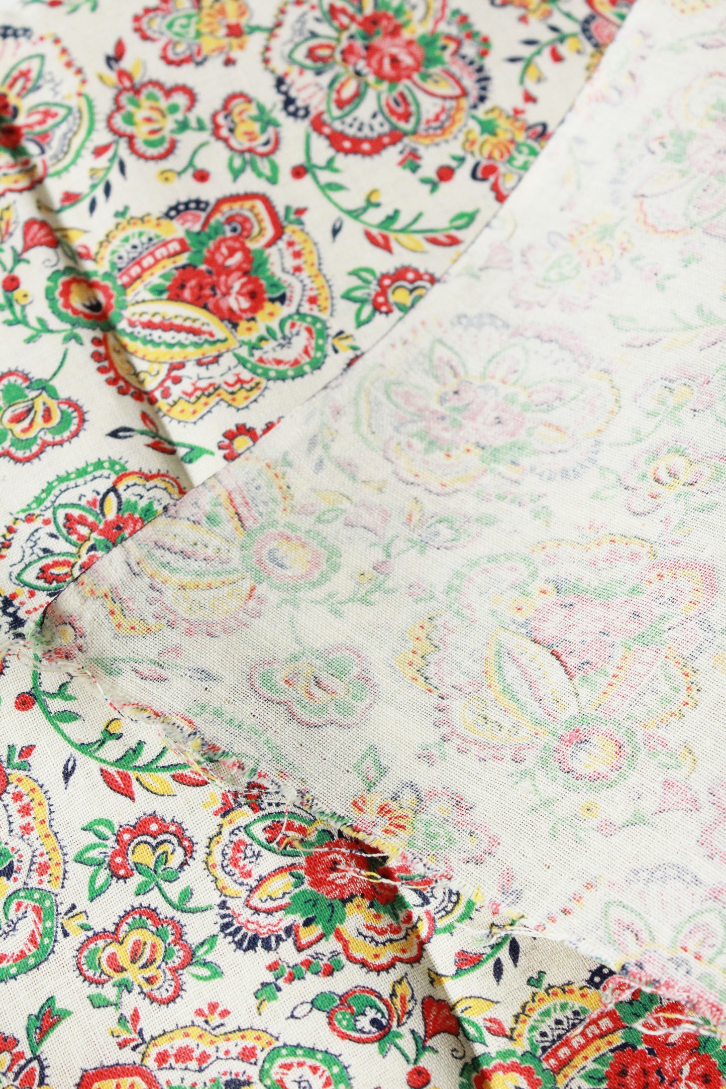 1940s Paisley Feedsack, Vintage Summer Fabric, Red/Yellow/Green, 1940s Summer Sewing/Quilting