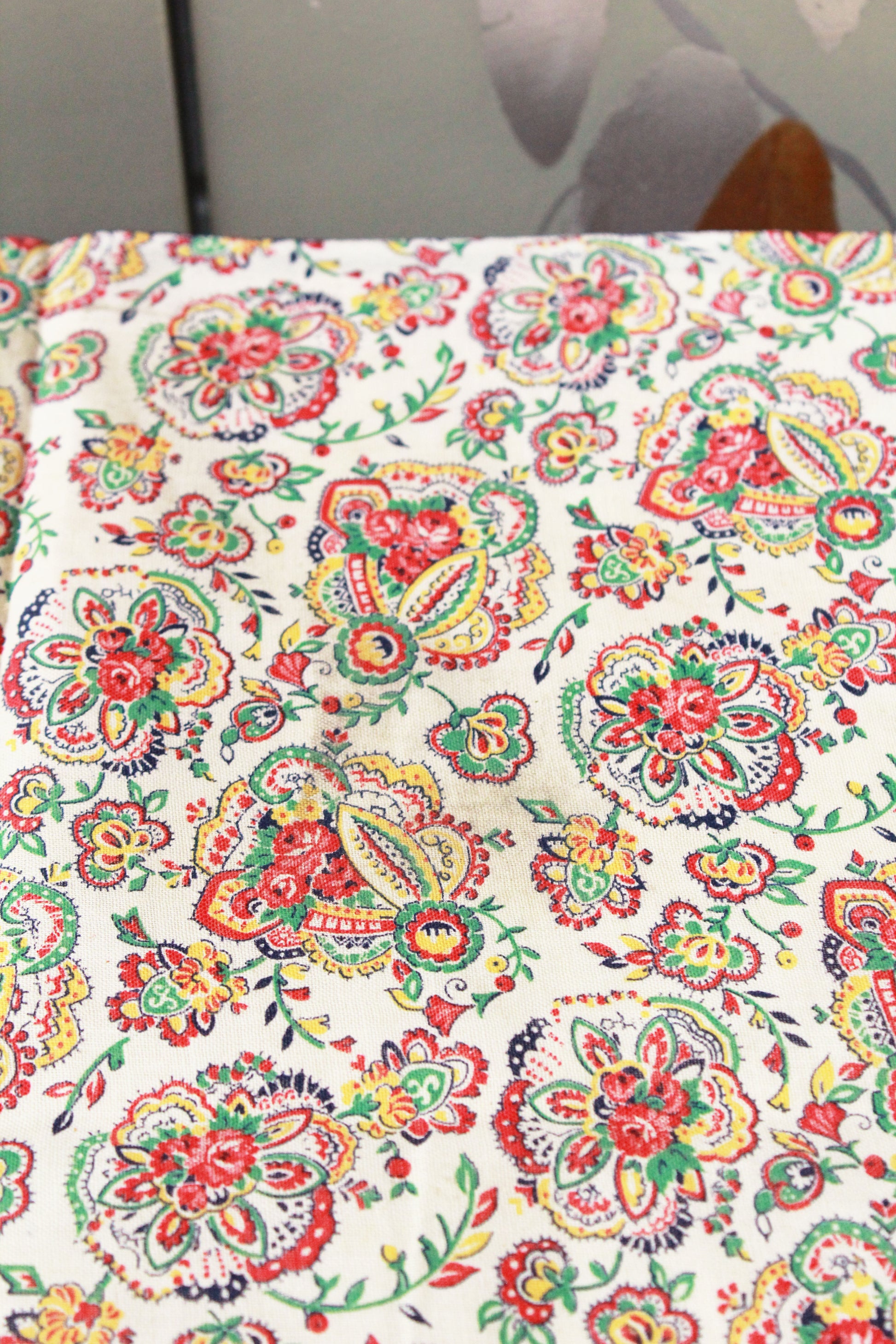 1940s Paisley Feedsack, Vintage Summer Fabric, Red/Yellow/Green, 1940s Summer Sewing/Quilting