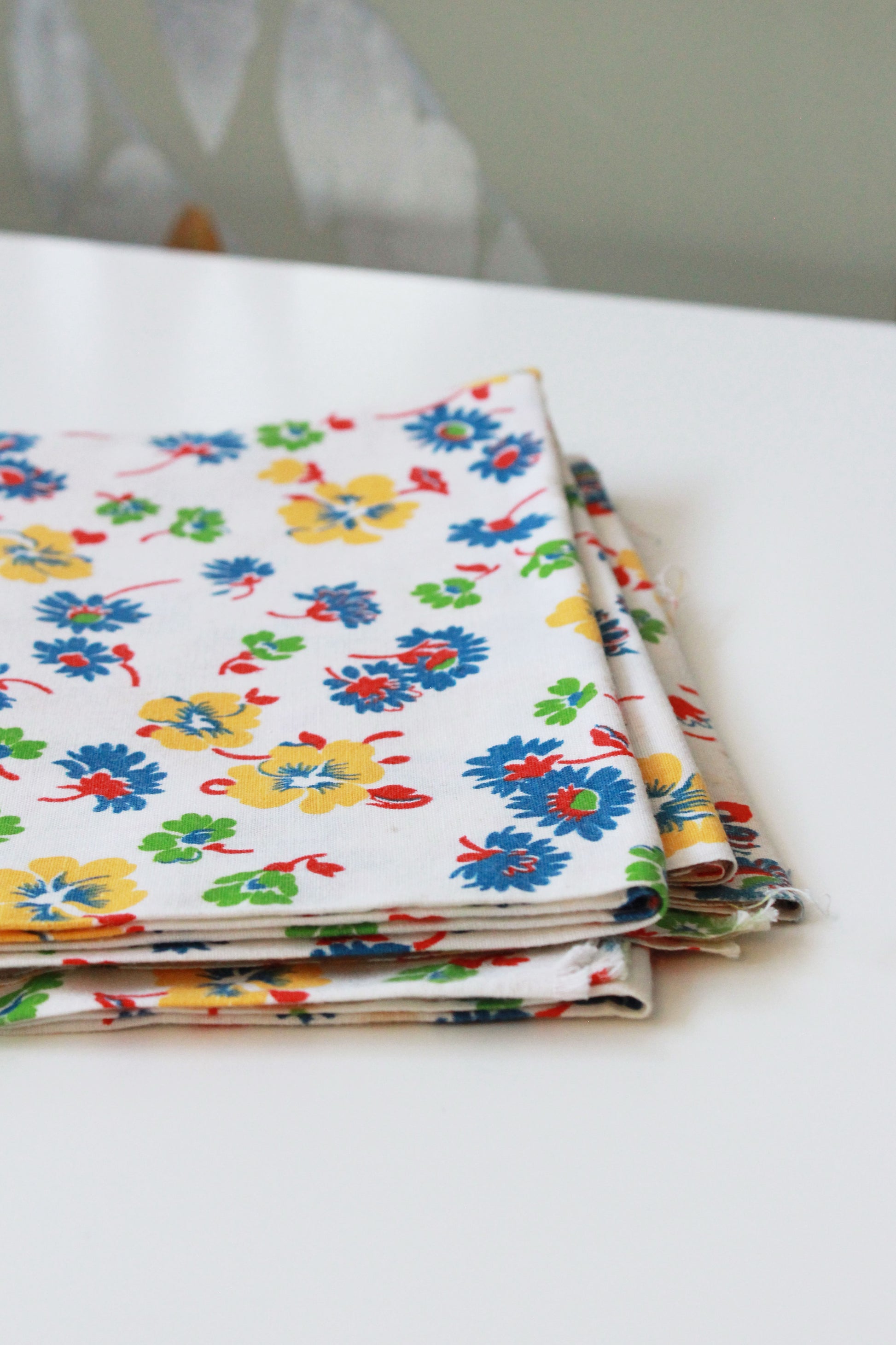 1940s Feedsack Fabric in Primary Colour Flowers, Red, Blue, Green, Yellow. Vintage Fabric, Mid Century