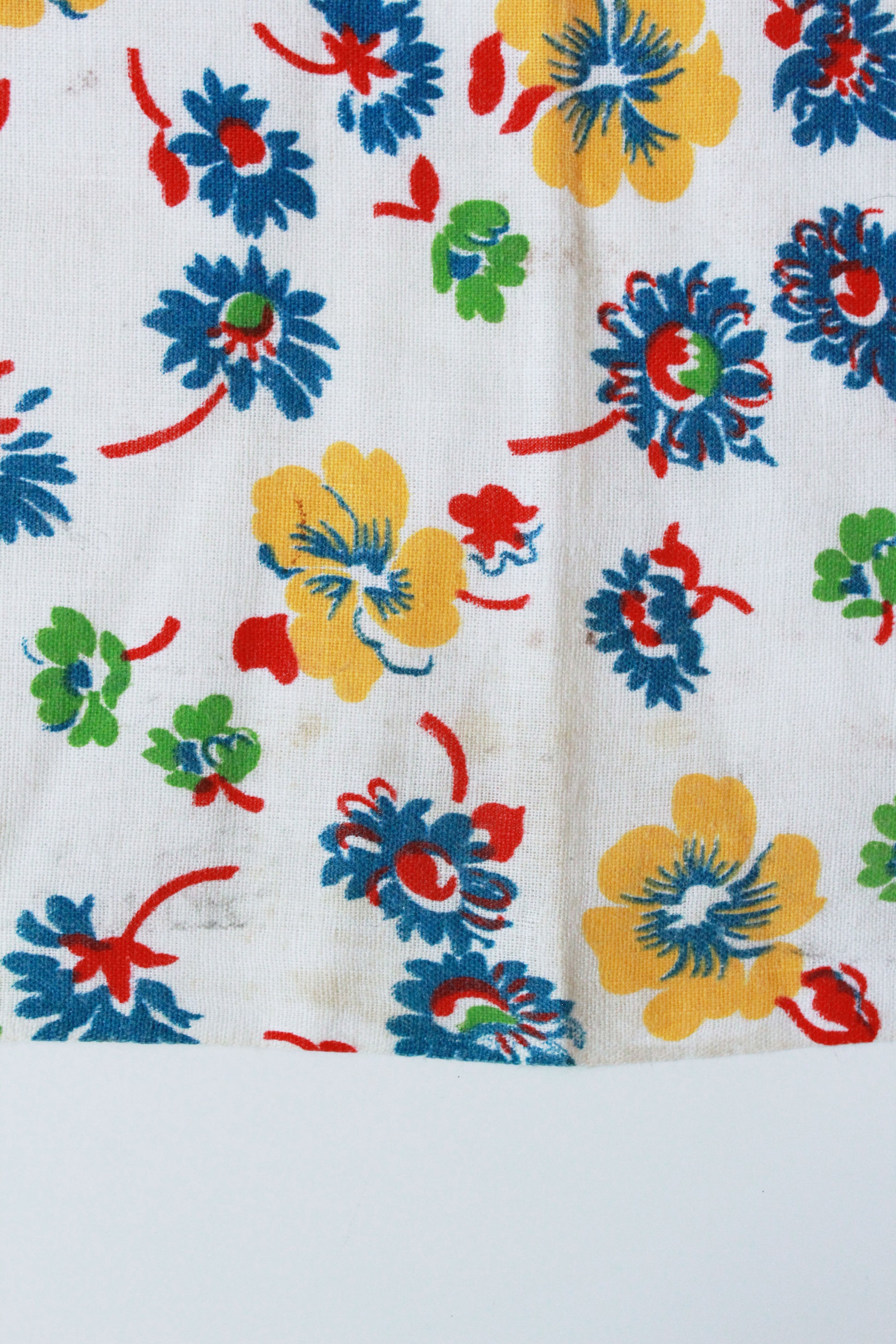 1940s Feedsack Fabric in Primary Colour Flowers, Red, Blue, Green, Yellow. Vintage Fabric, Mid Century