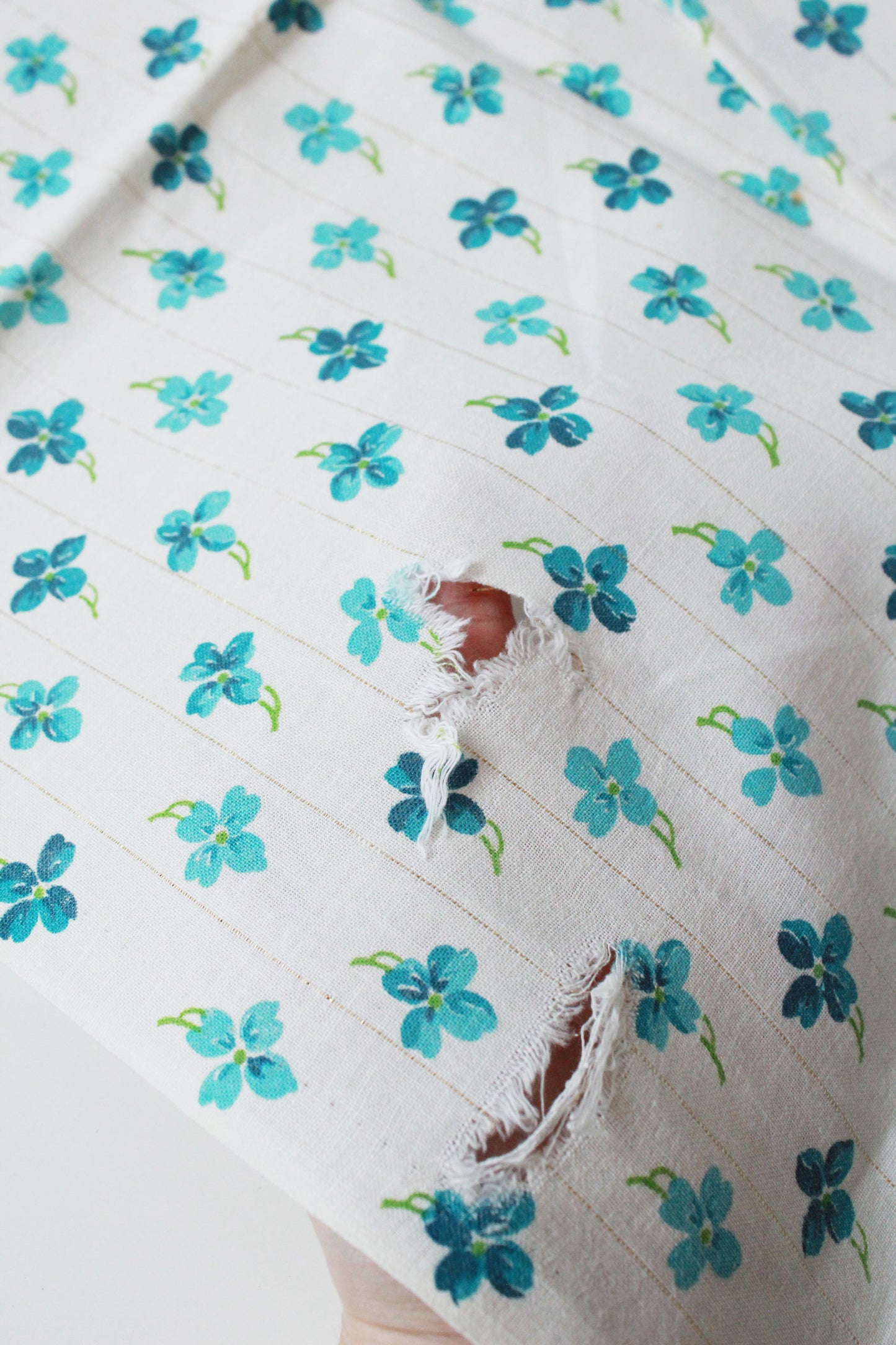 1950s Vintage Floral Feedsack, With Blue flowers and Gold Pinstripe, Vintage Summer Fabric