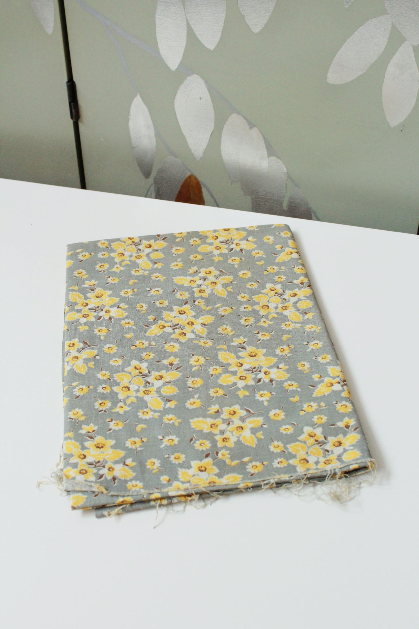 1940s Floral Feedsack, Grey/Yellow/White, Vintage 1940s Fabric, Summer Floral Fabric