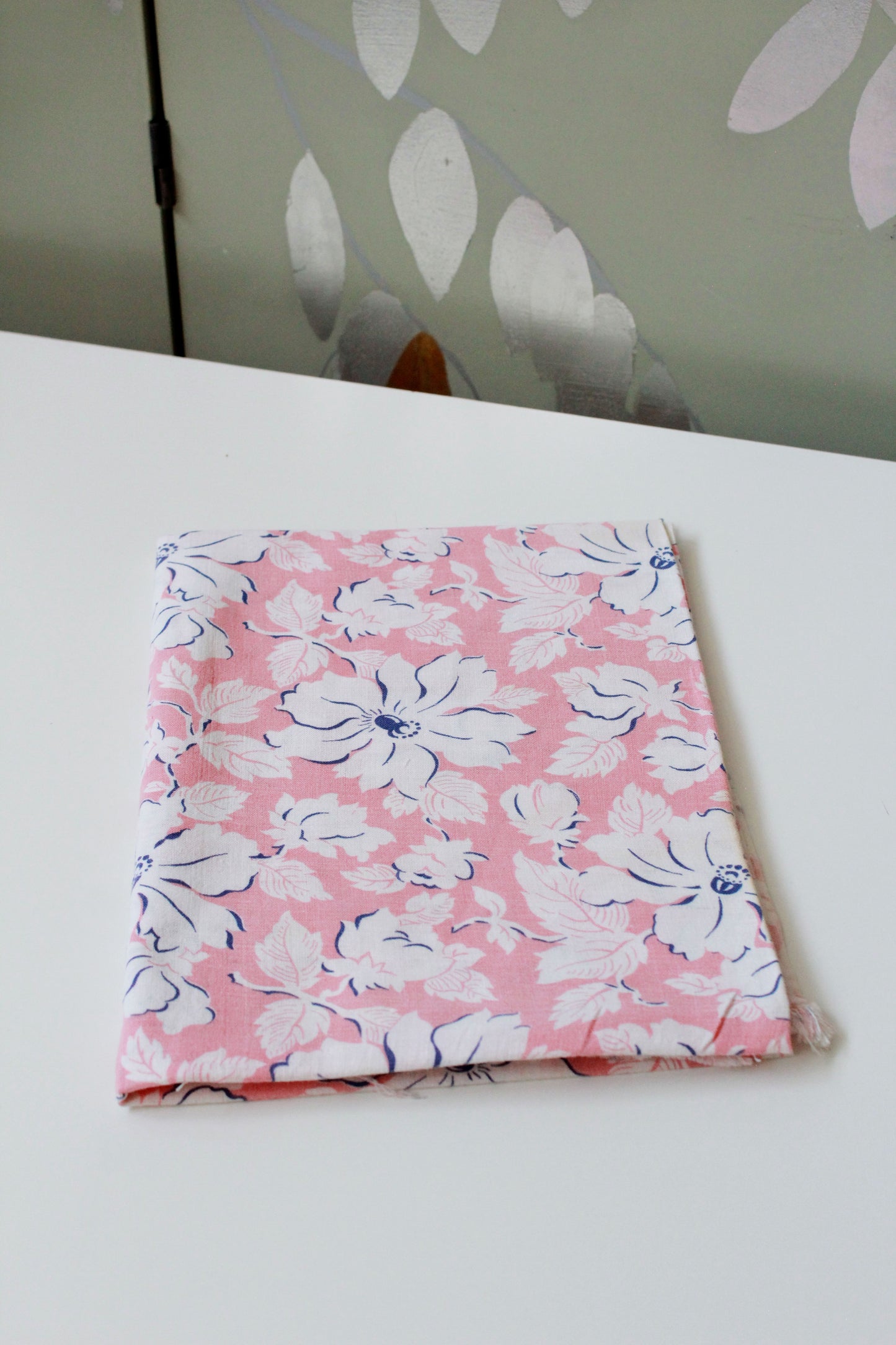 1940s Pink Feedsack With White Flowers, Vintage 1940s Fabric, Summer Floral Fabric, Pink/White/Blue