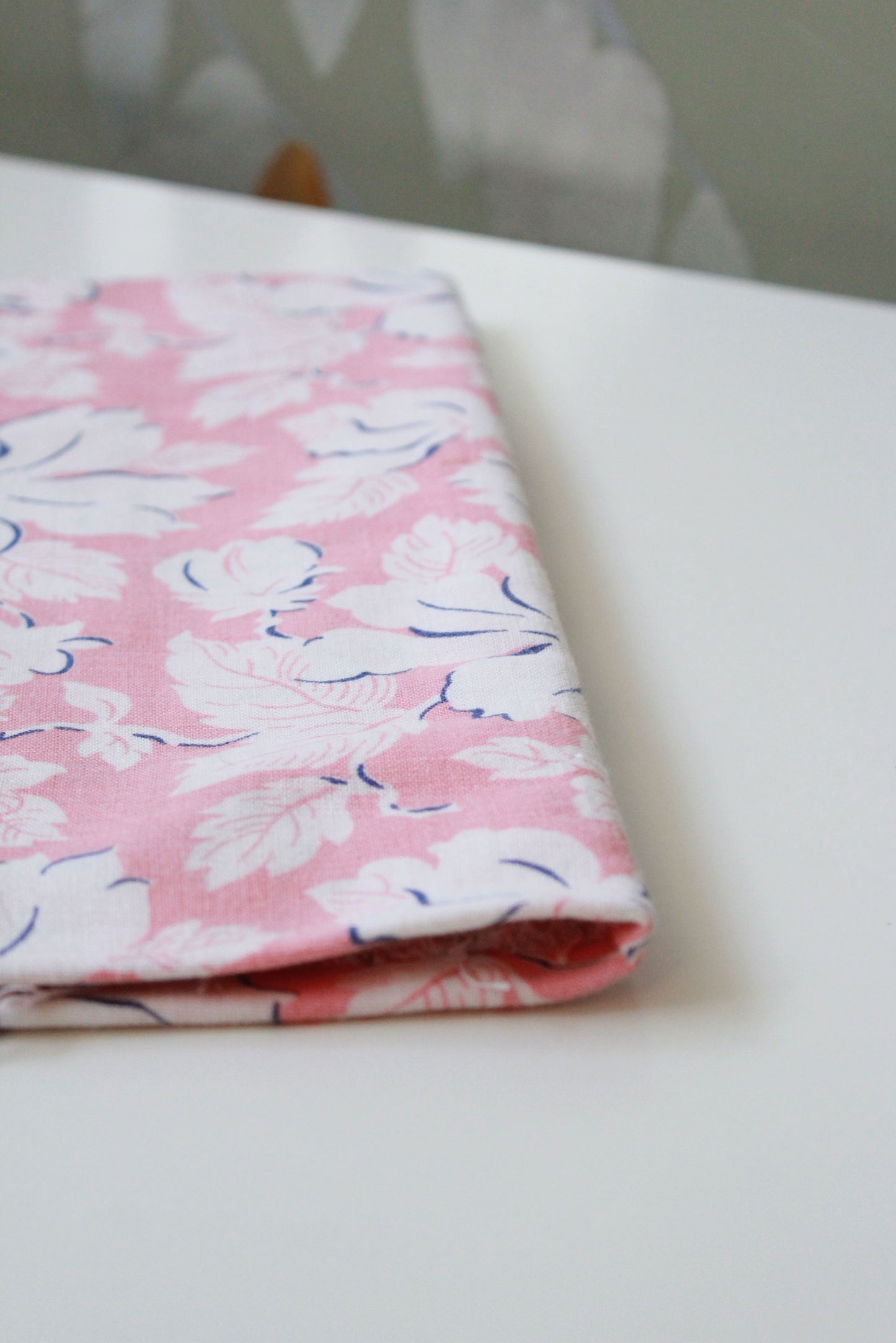 1940s Pink Feedsack With White Flowers, Vintage 1940s Fabric, Summer Floral Fabric, Pink/White/Blue