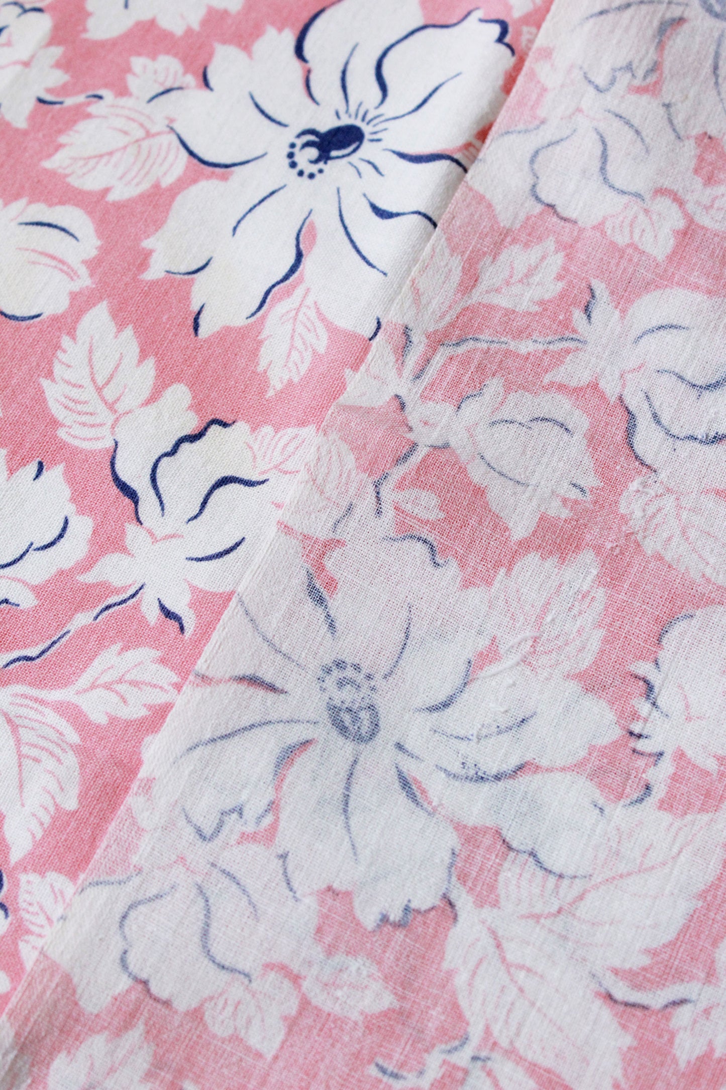 1940s Pink Feedsack With White Flowers, Vintage 1940s Fabric, Summer Floral Fabric, Pink/White/Blue