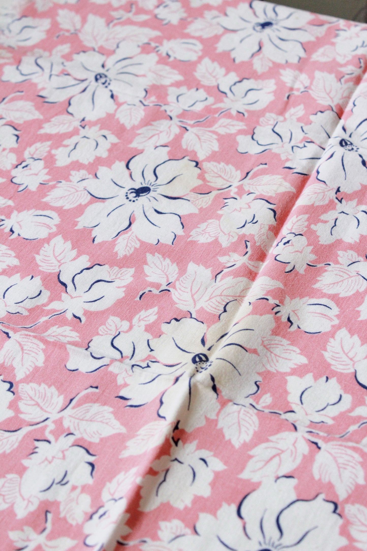 1940s Pink Feedsack With White Flowers, Vintage 1940s Fabric, Summer Floral Fabric, Pink/White/Blue