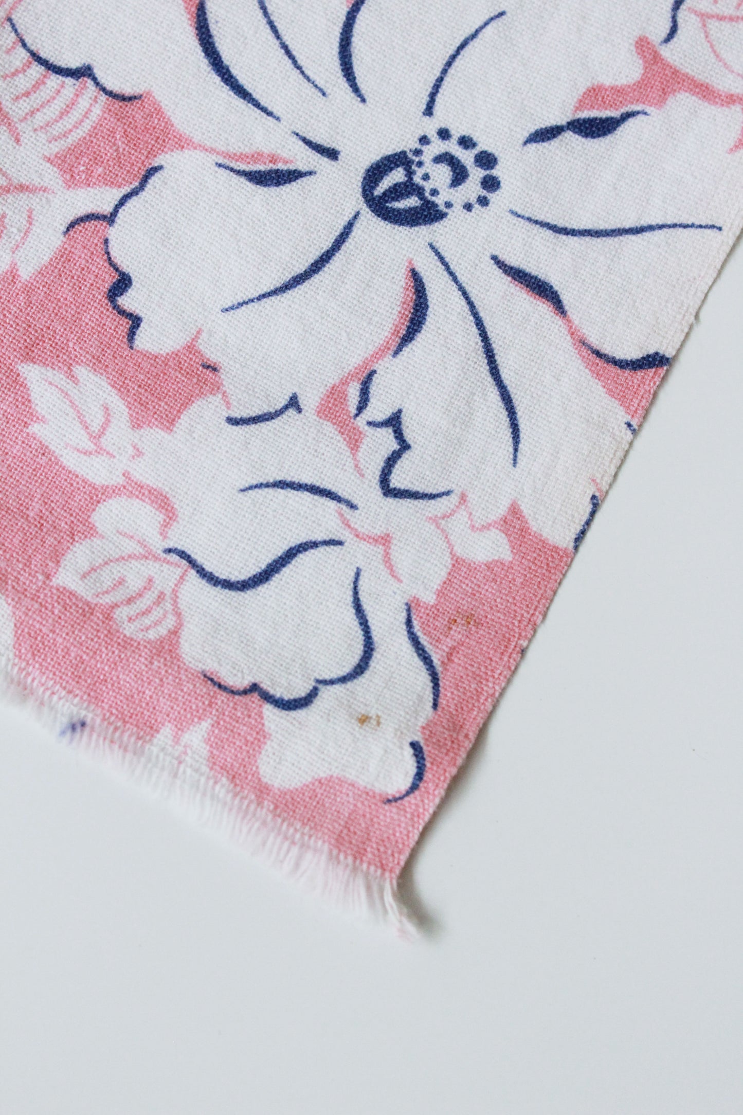 1940s Pink Feedsack With White Flowers, Vintage 1940s Fabric, Summer Floral Fabric, Pink/White/Blue