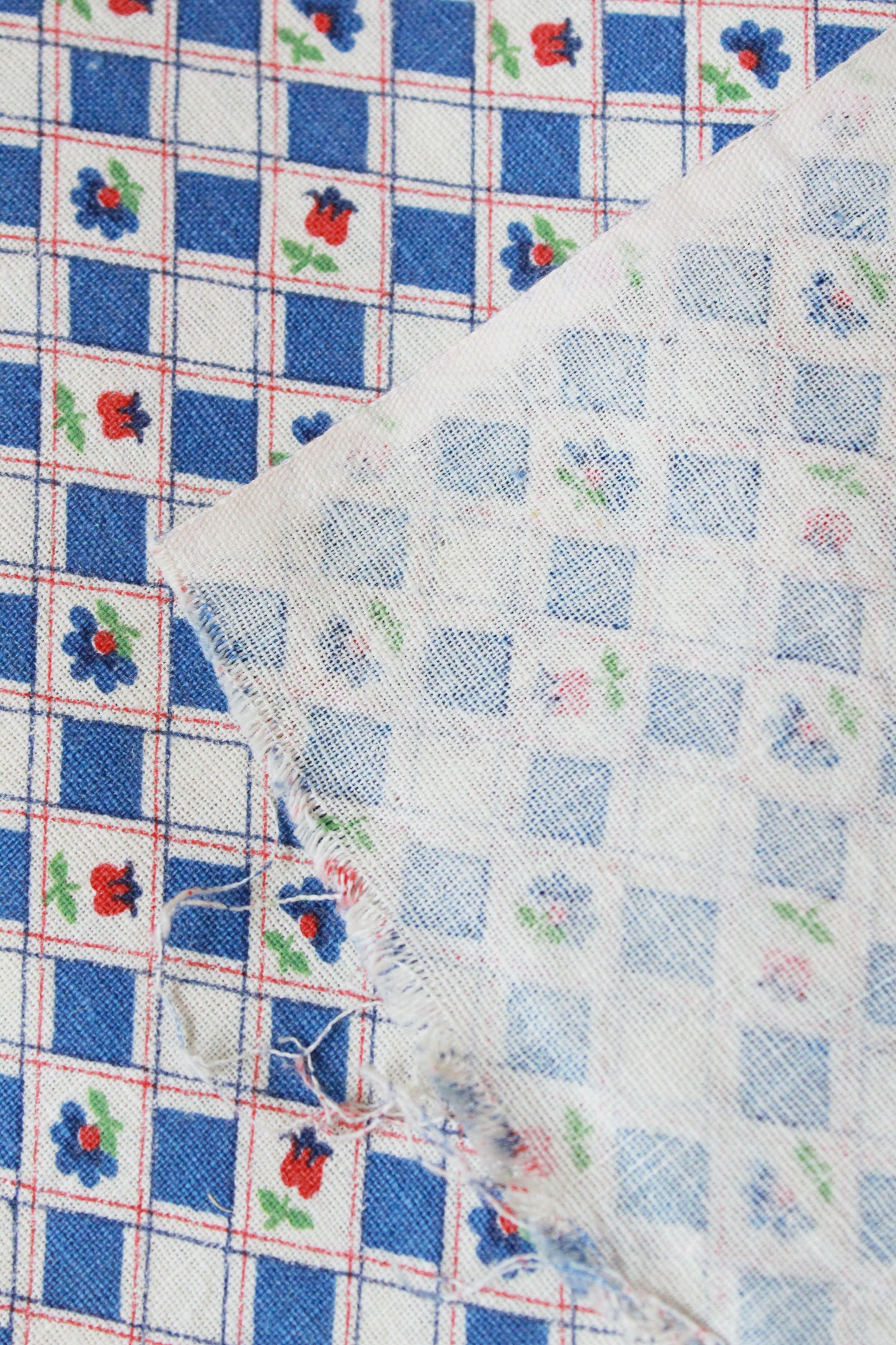 Vintage 1940s Feedsack, Blue and White Floral with Tulips, 1940s Checkered fabric, Vintage Summer Fabric