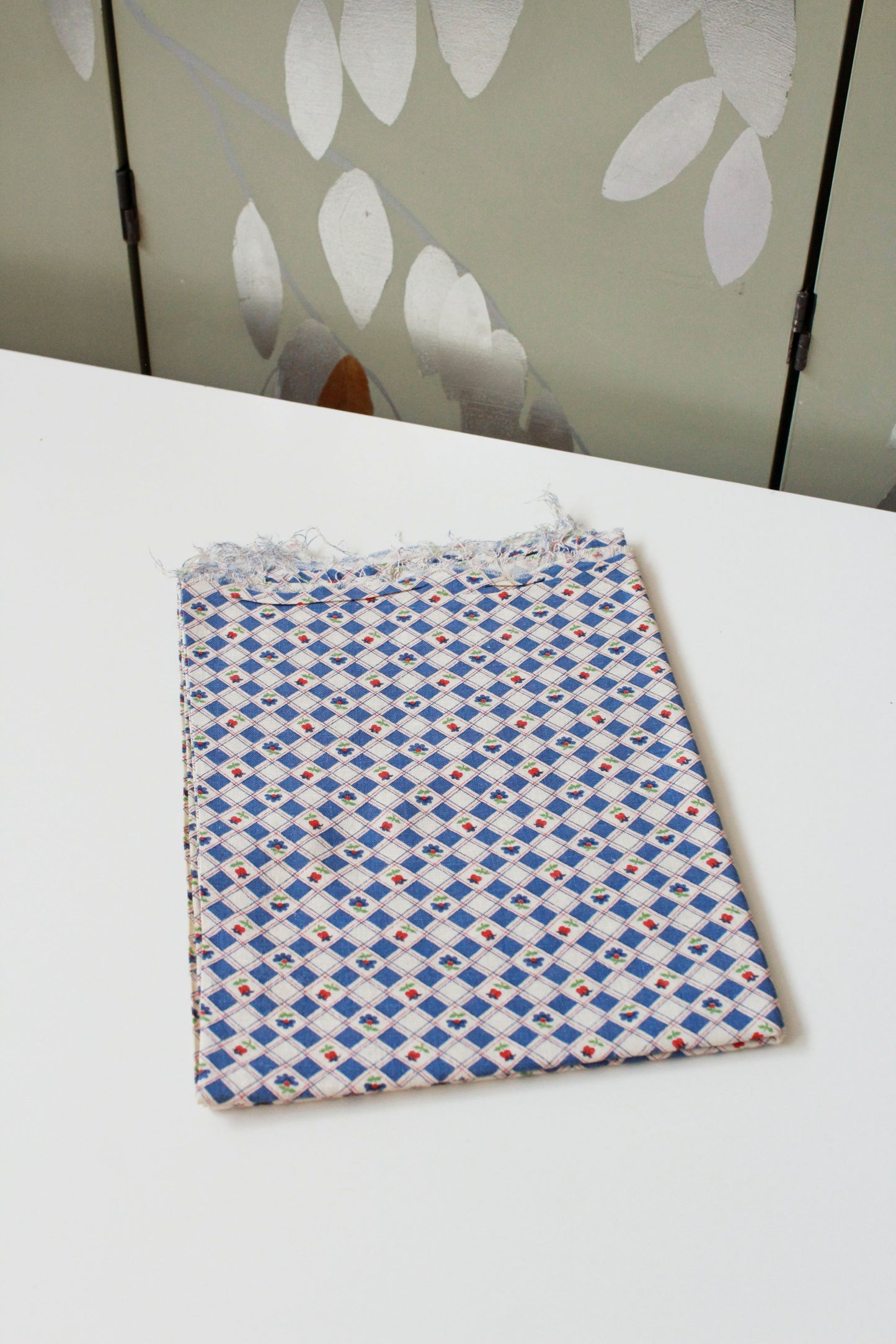 Vintage 1940s Feedsack, Blue and White Floral with Tulips, 1940s Checkered fabric, Vintage Summer Fabric