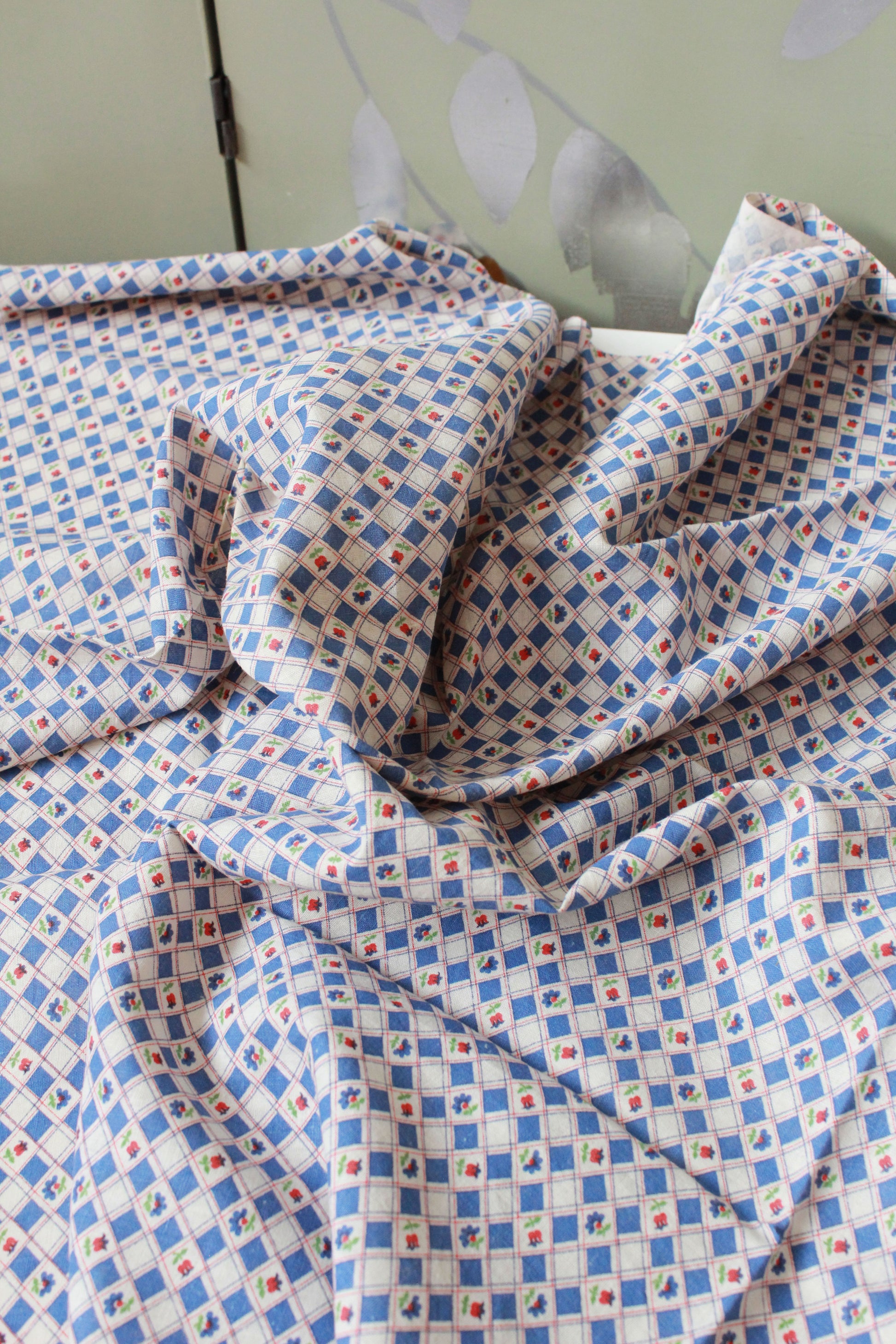 Vintage 1940s Feedsack, Blue and White Floral with Tulips, 1940s Checkered fabric, Vintage Summer Fabric