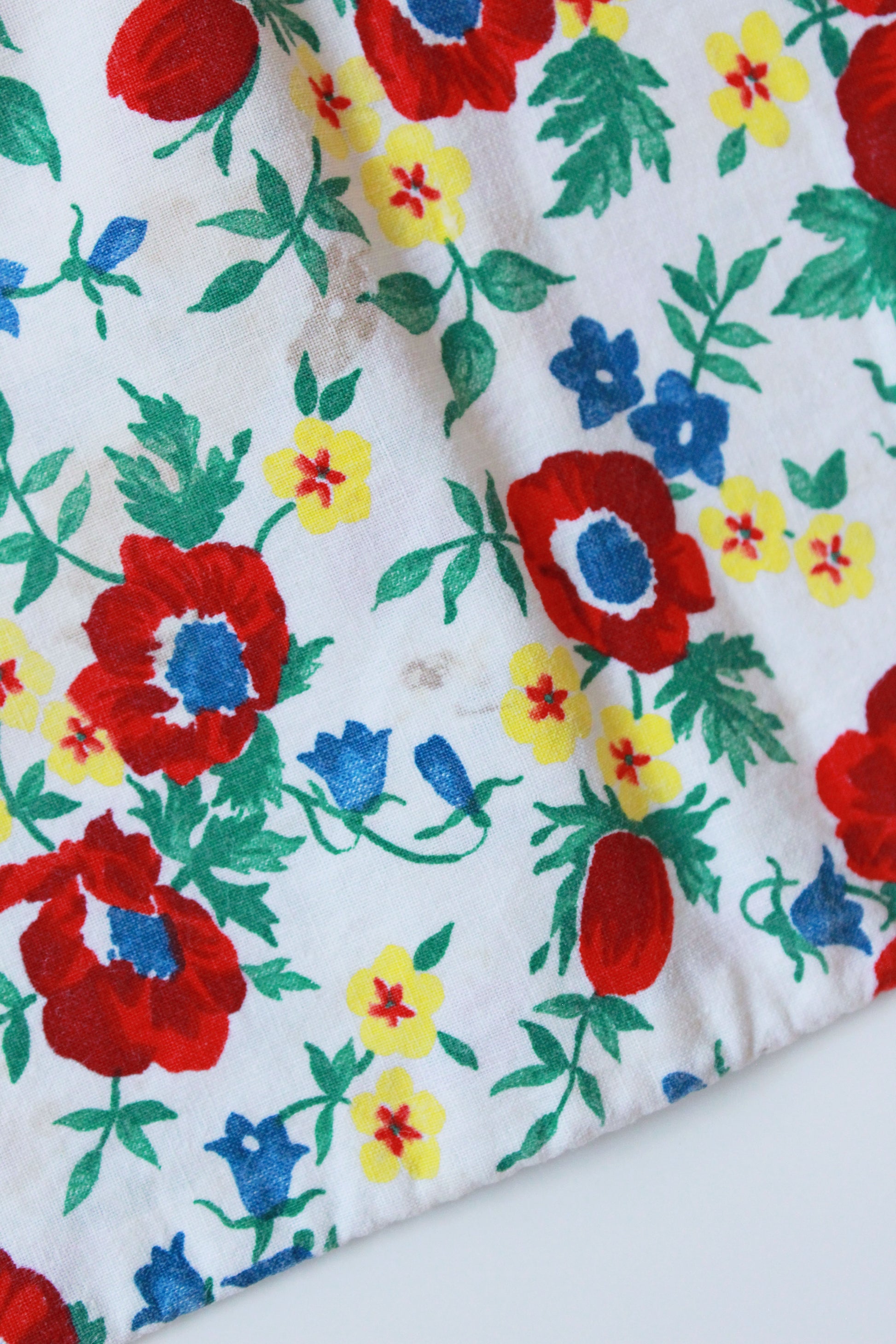 1940s Floral Feedsack Fabric With Red Flowers, Green, Blue And Yellow Details, 1940 Summer Fabric