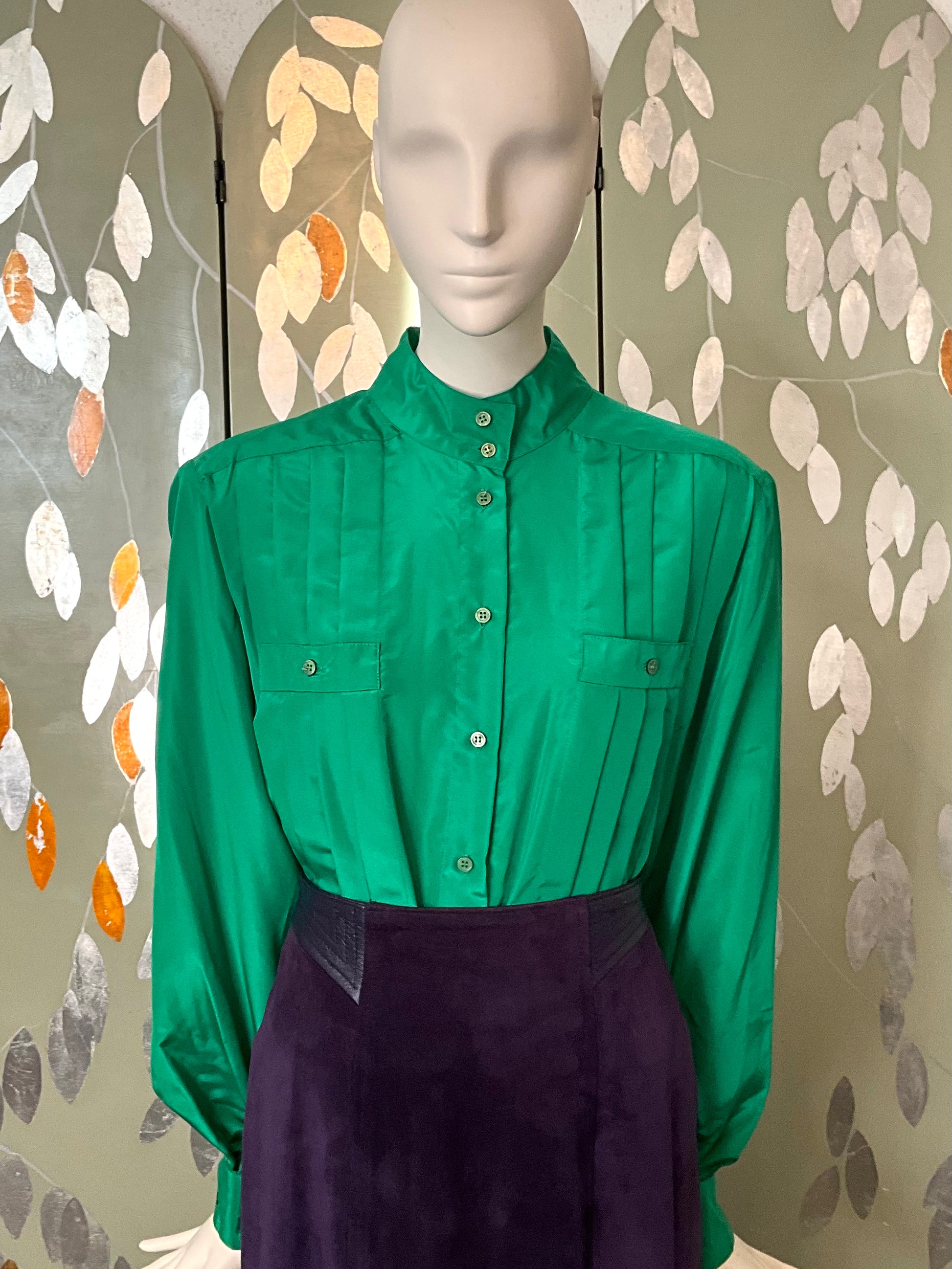 Vintage 1980s Shamrock Green Satin Pleated Bomber Style Vintage 1980s Shamrock Green Satin Pleated Bomber Style
