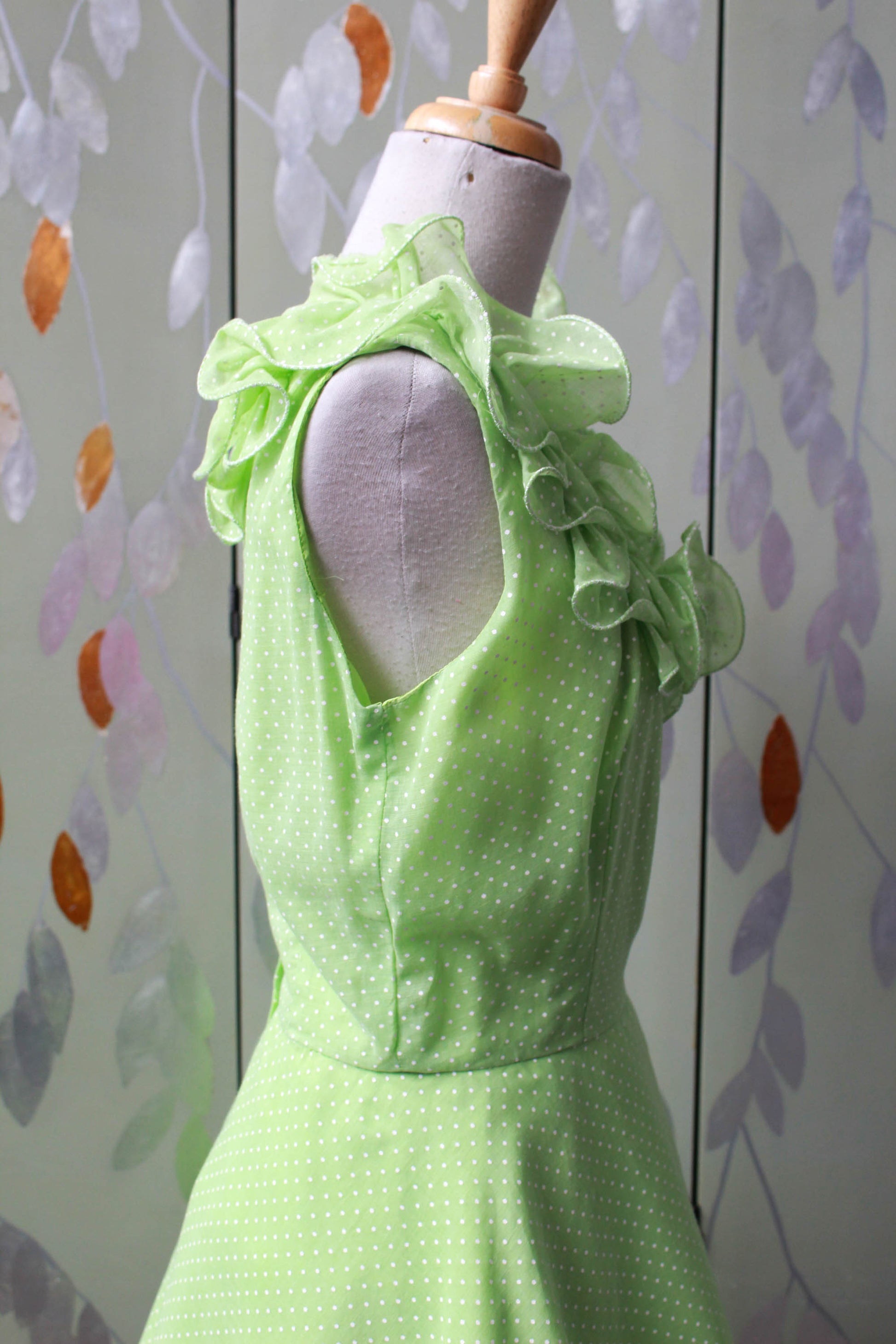 1960s lime green and white polka dot print fit and flare dress with ruffled collar, sleeveless, cotton blend summer vintage dress