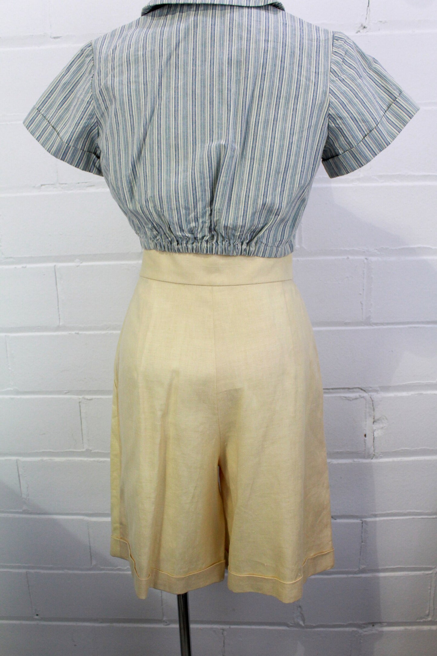 Vintage 1980s Cream Linen Bermuda Dress Shorts, Minimalist Business Casual Shorts, Size 27" Waist