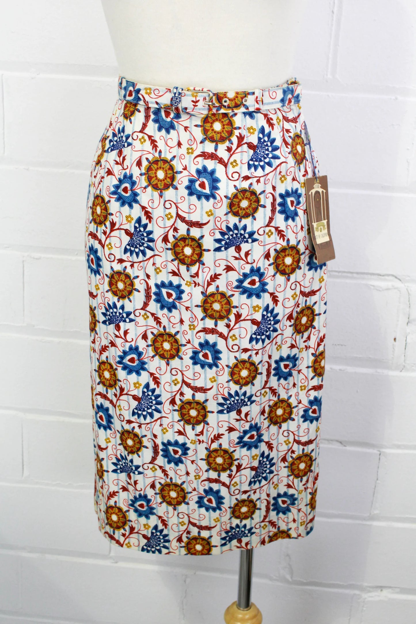 Vintage 1950s Deadstock Koret White Novelty Print Floral Cotton Pencil Skirt, XS