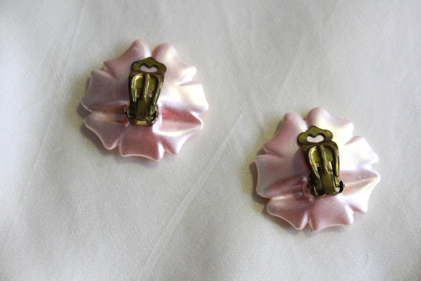 1950s Pearlescent Flower Earrings