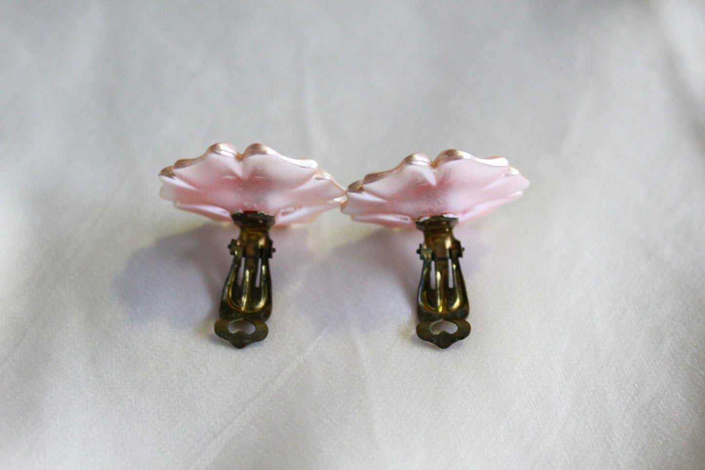 1950s Pearlescent Flower Earrings