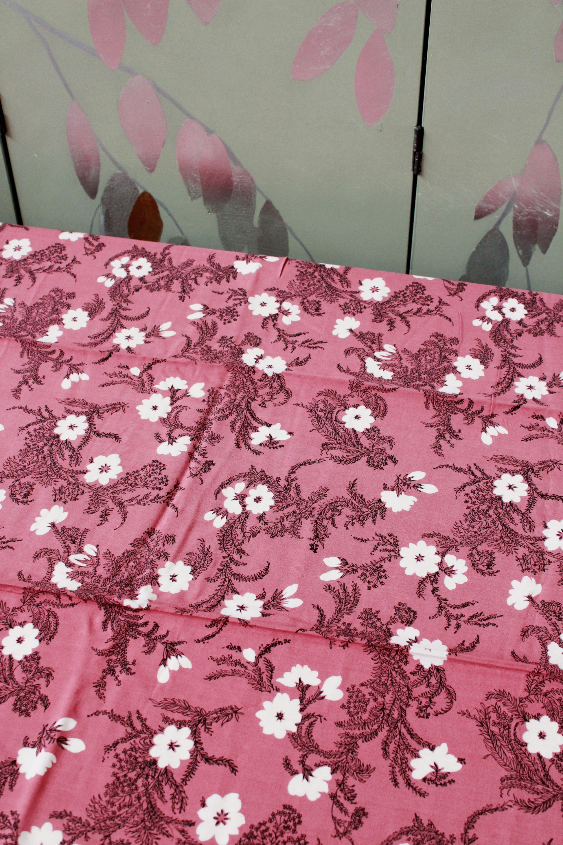 Vintage 1940s Rayon Pink And White Flower Fabric, 2.2 Yards