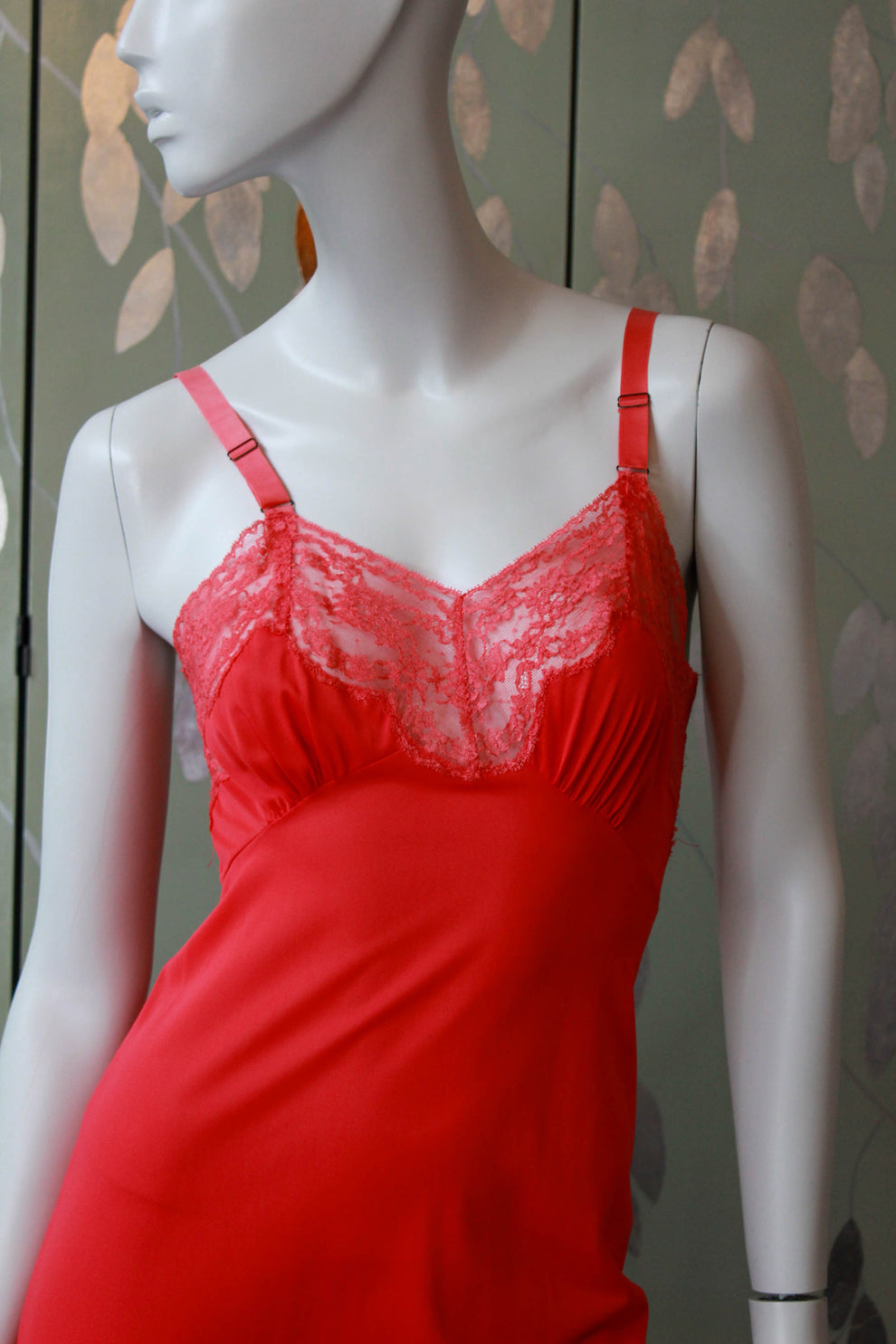 Red Slip Raster 1960s Bright Red Slip, Small – Ian Drummond Vintage