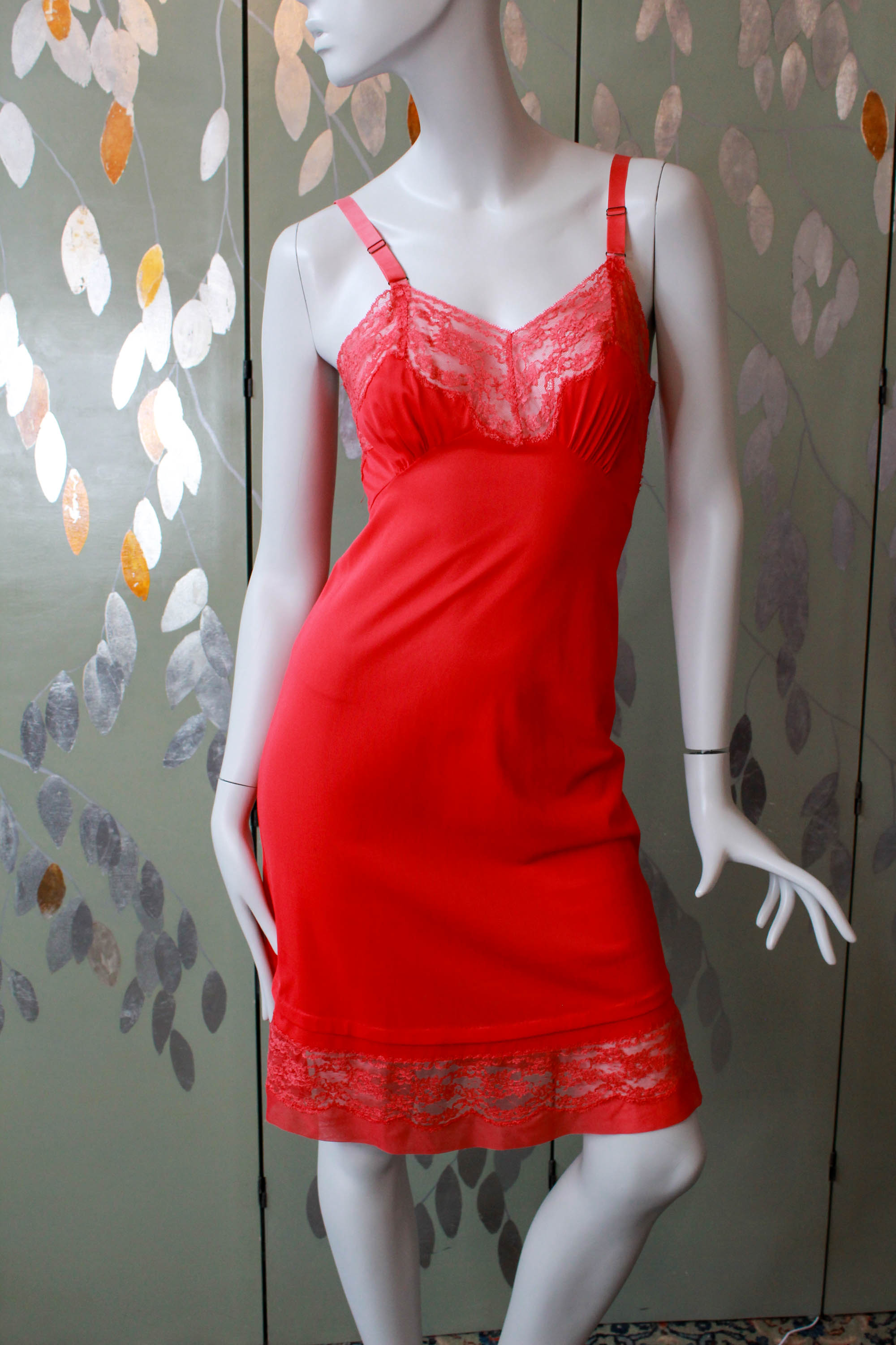 Red Slip Raster 1960s Bright Red Slip, Small – Ian Drummond Vintage