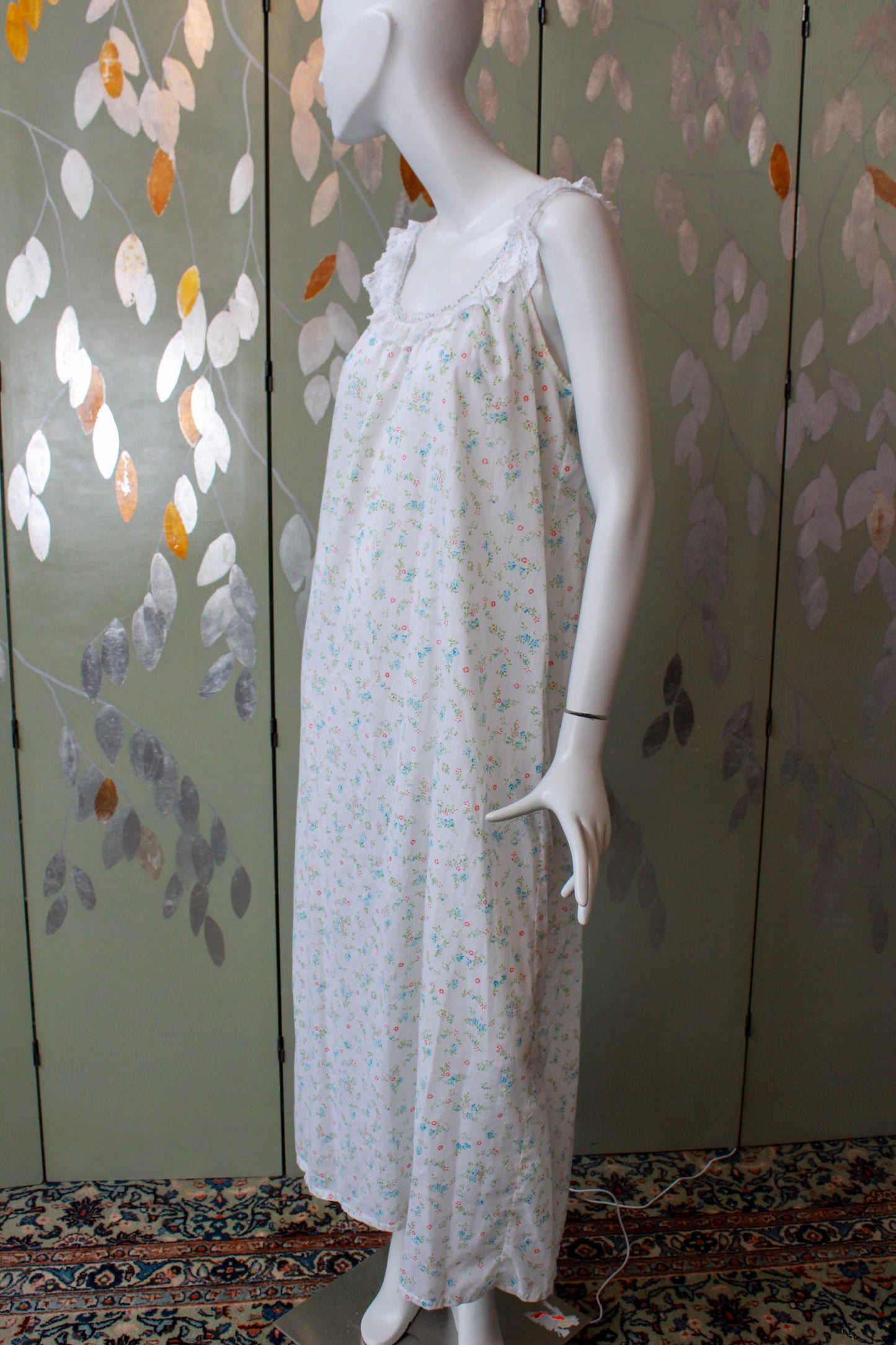 1970s White Floral Print Maxi Night Gown, Lace Ruffle Neckline, M/L