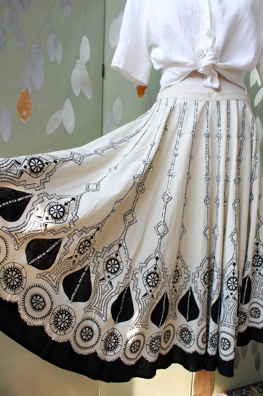 1950s style full circle skirt with border print design and sequins waist 29