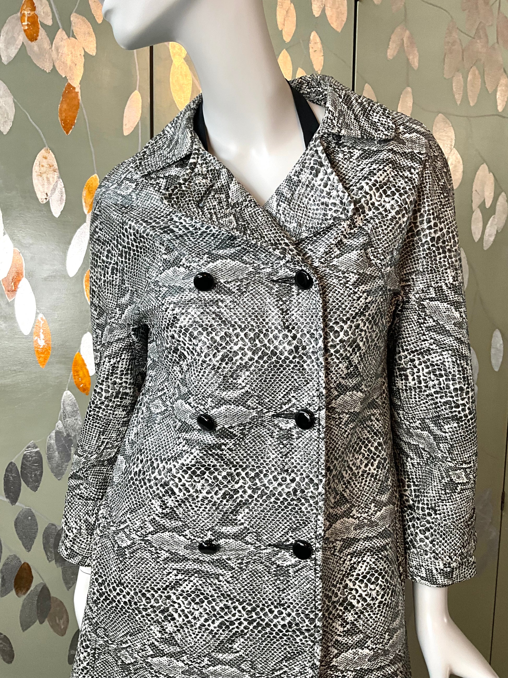 Vintage 2000s Y2K Black and White Vinyl Snakeskin Coat, Small 