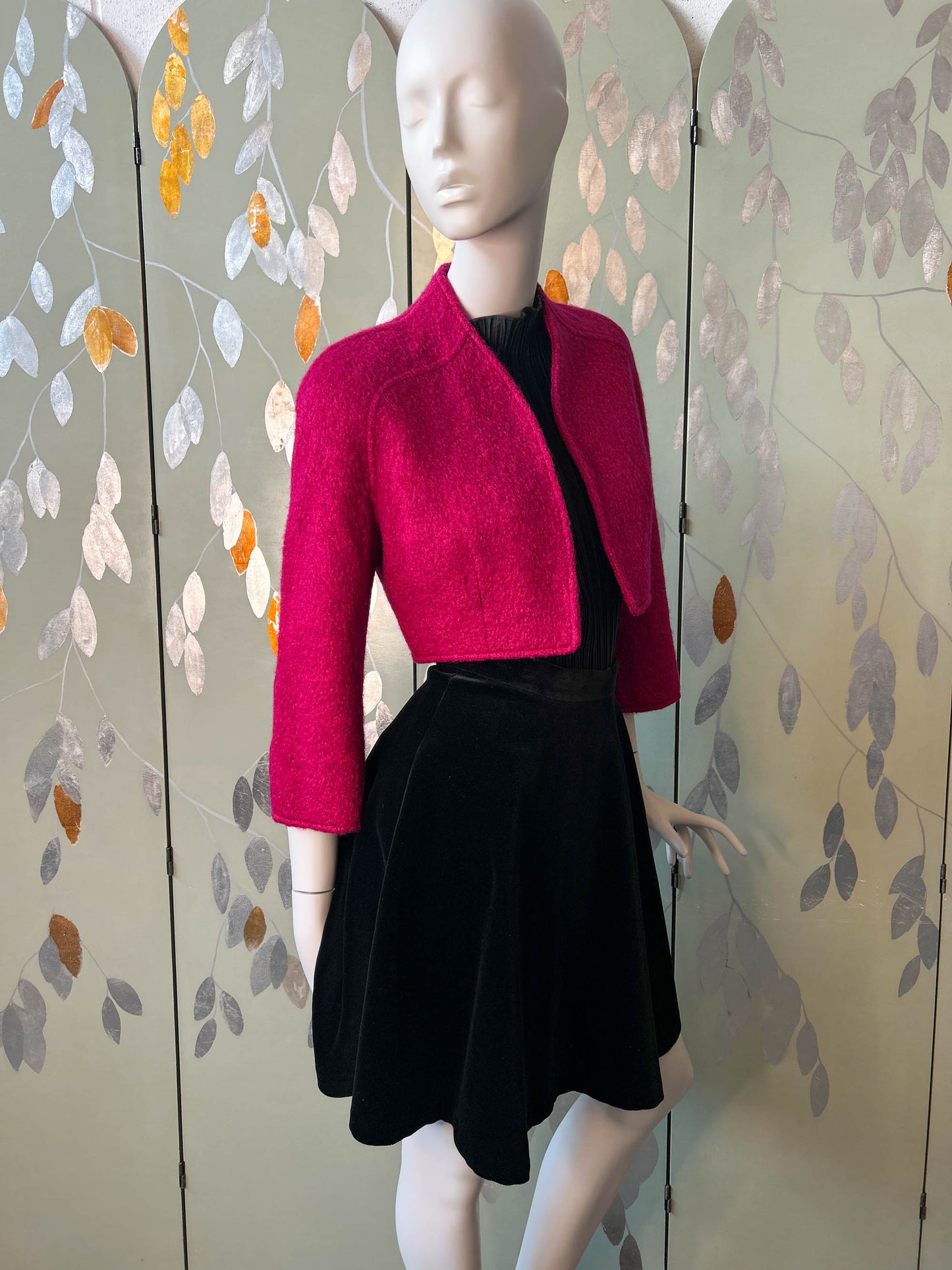 1980s 90s Thierry Mugler Fuchsia Wool Boucle Cropped Jacket with no collar
