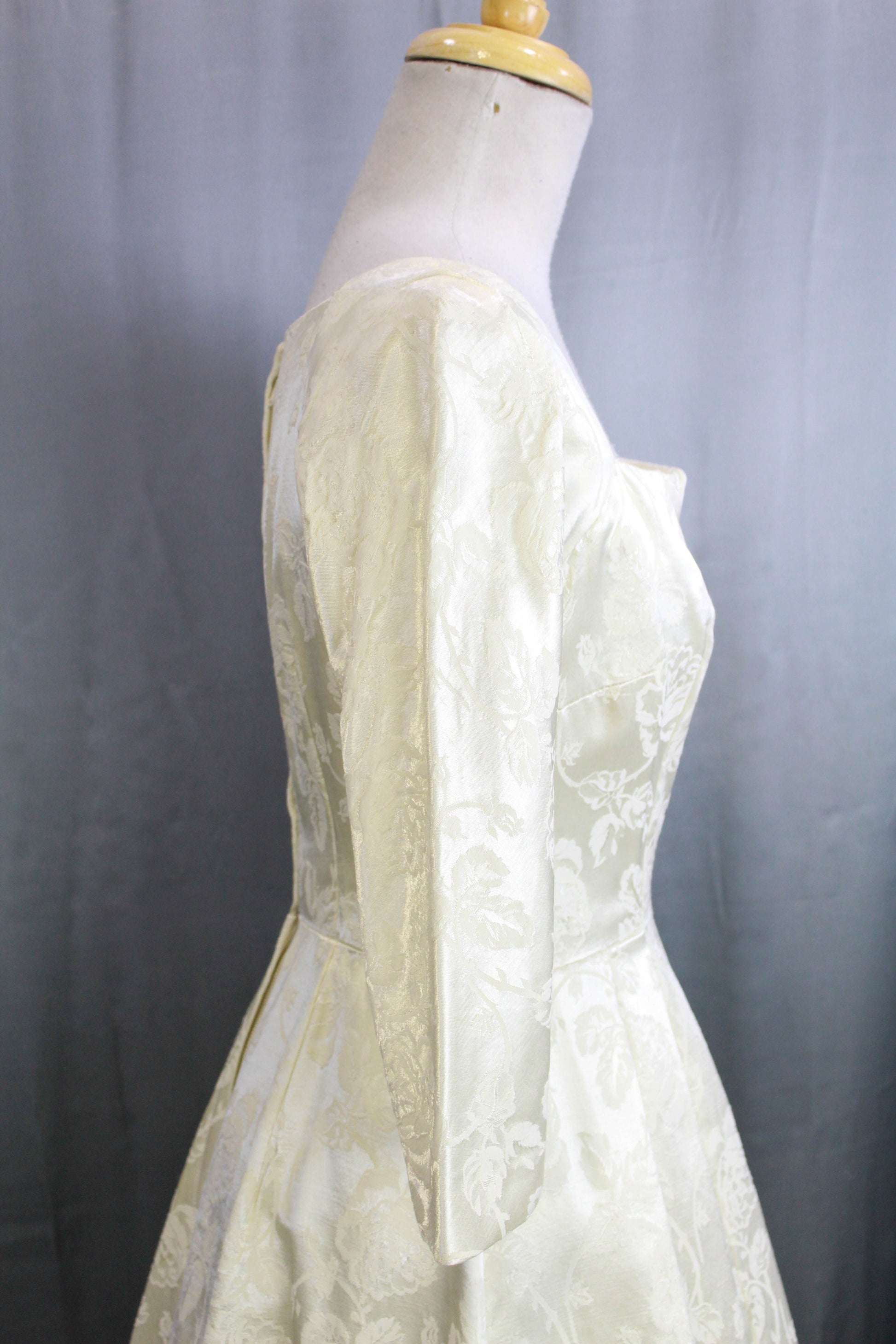 Vintage 1950s Ivory White Rose Brocade Wedding/ Cocktail Dress, 3/4 Sl Ian Drummond Vintage Vintage 1950s Ivory White Rose Brocade Wedding/ Cocktail Dress, 3/4 Sl Ian Drummond Vintage
