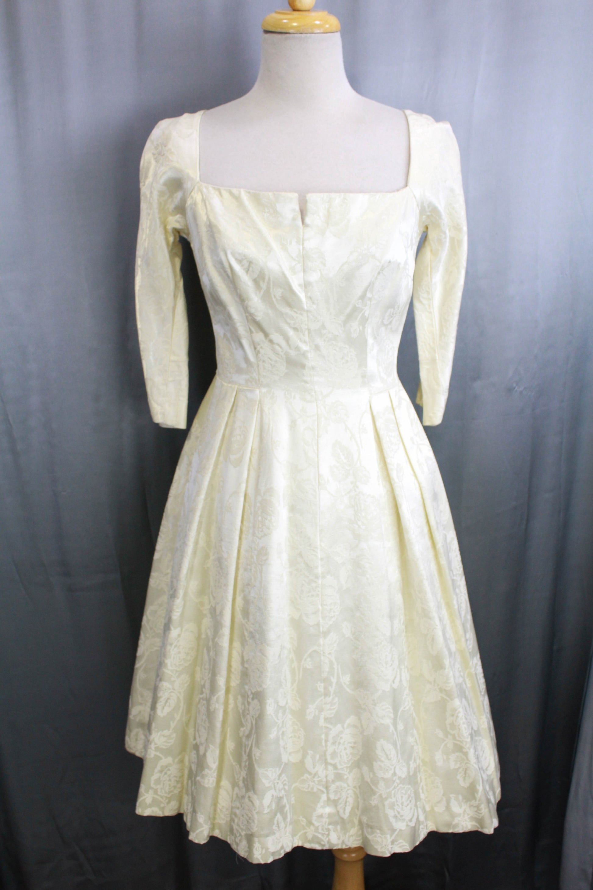 Vintage 1950s Ivory White Rose Brocade Wedding/ Cocktail Dress, 3/4 Sleeves, XS Vintage 1950s Ivory White Rose Brocade Wedding/ Cocktail Dress, 3/4 Sleeves, XS