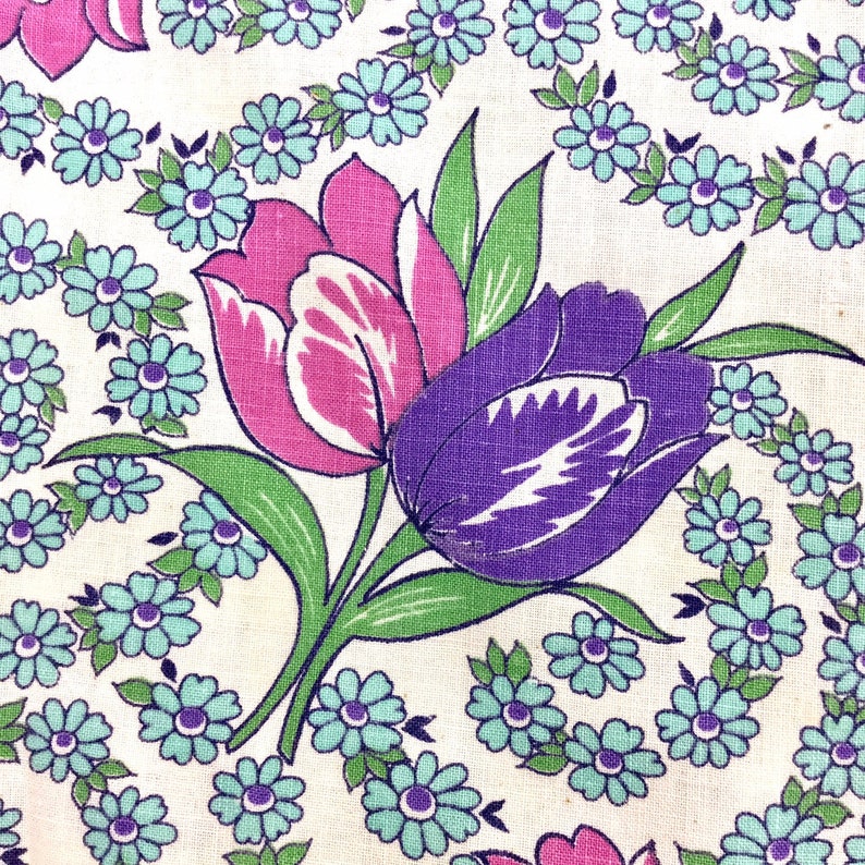 1940s Feedsack Cotton Fabric Quilt Cover Tulip Print