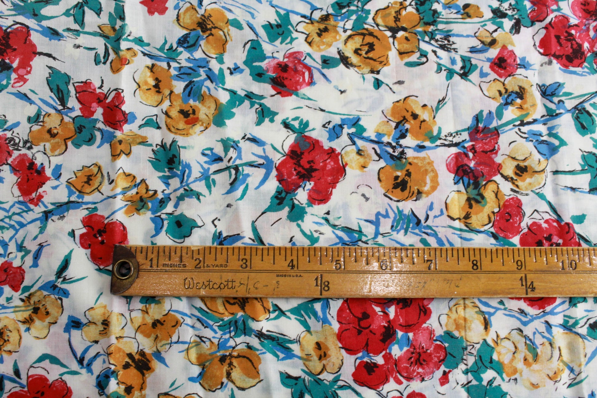 1940s painterly floral print cotton sewing fabric primary colours