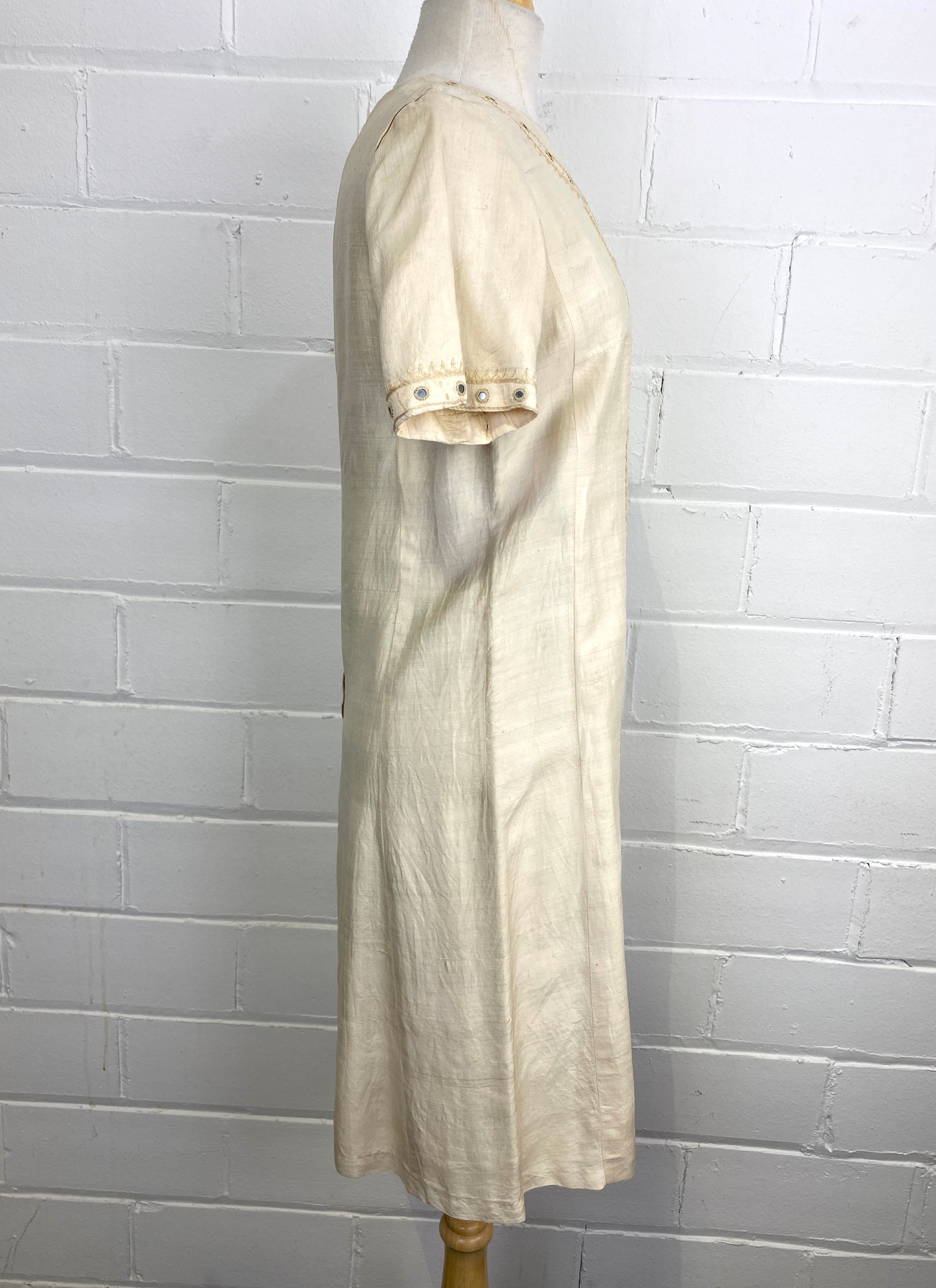 Vintage 1960s Ivory Silk Short-Sleeve Mirror Disk Embroidery Shift Dress, Large