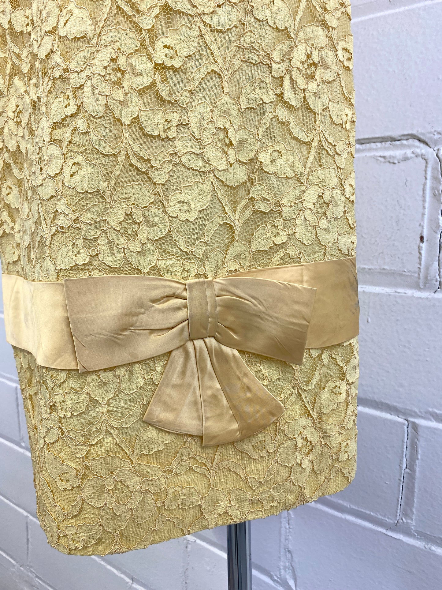 Vintage 1960s Yellow Lace Shift Dress with Bow, Large. Ian Drummond Vintage.