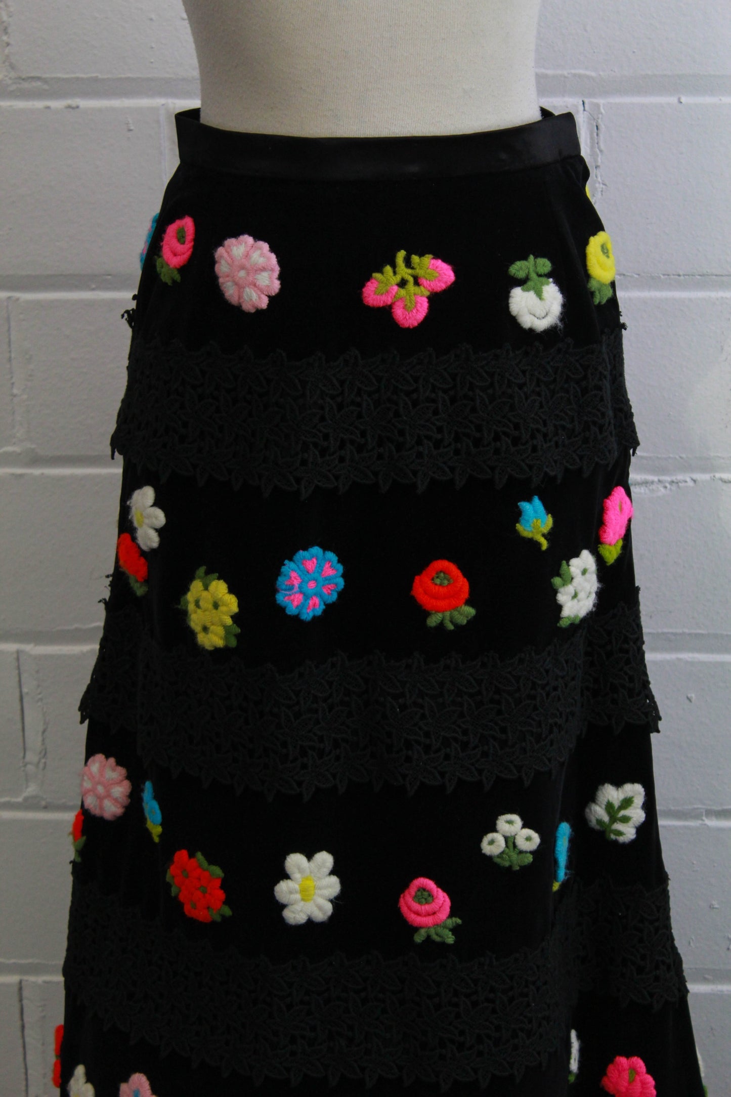 1970s floral applique maxi skirt black velvet with lace front view close up