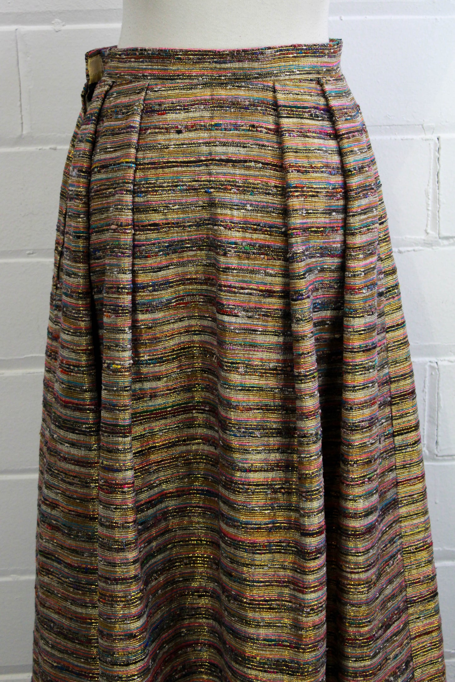 1970s metallic gold striped maxi skirt pleated waist, vintage holiday party back view close up