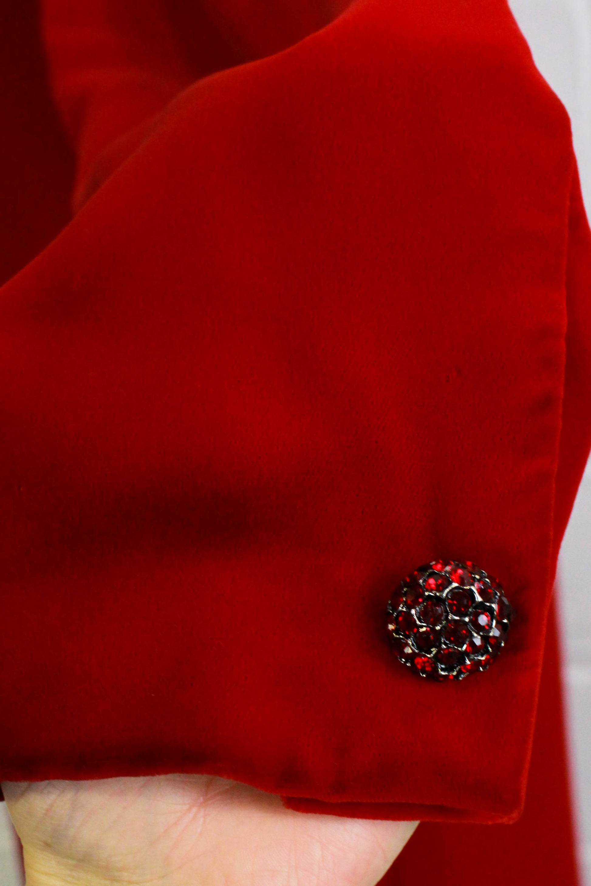 1960s peter pan collar red velvet dress with pockets  button close up