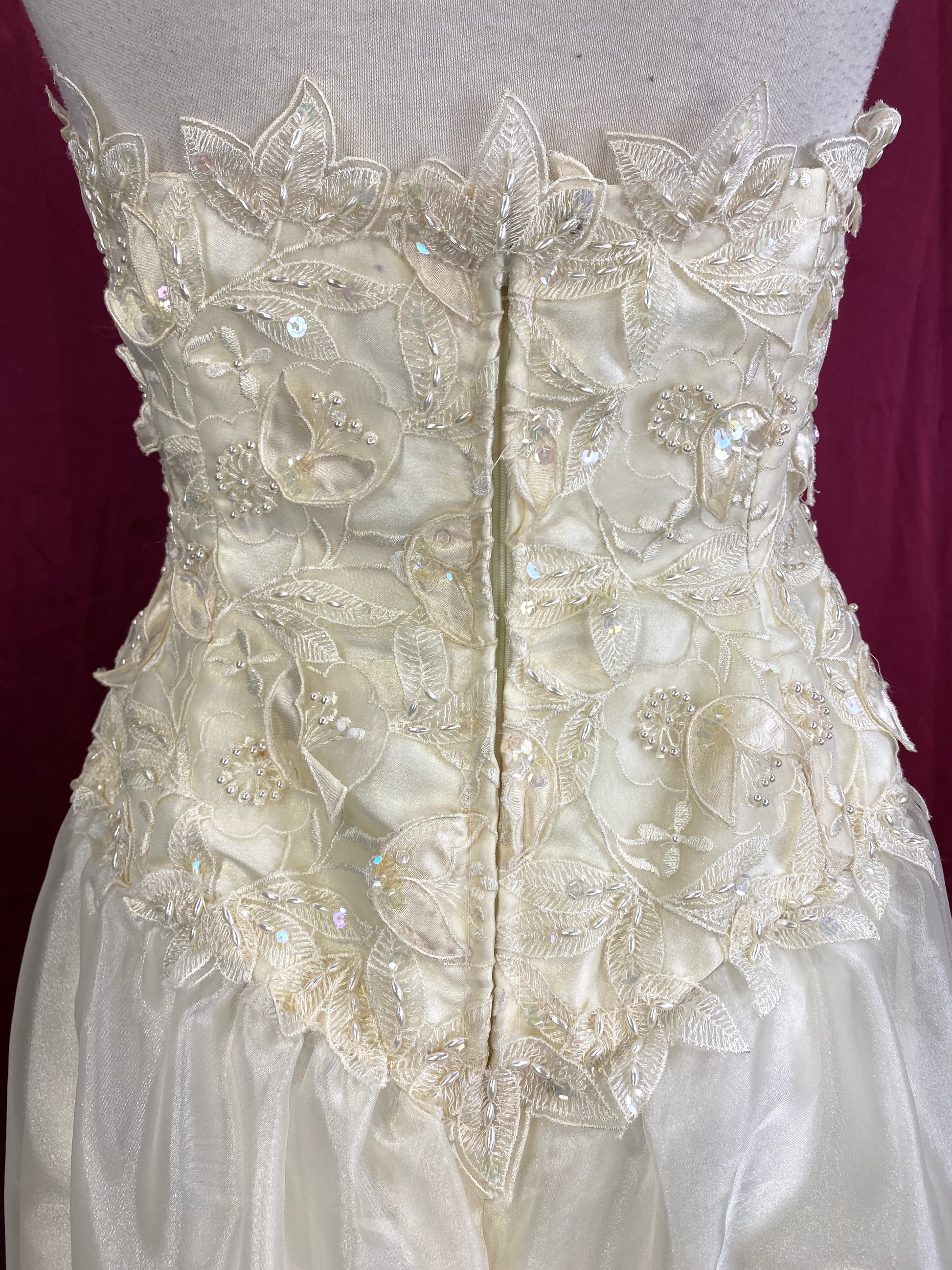 Vintage 1980s Beaded Basque-Waist Sweetheart Wedding Gown, Large Vintage 1980s Beaded Basque-Waist Sweetheart Wedding Gown, Large