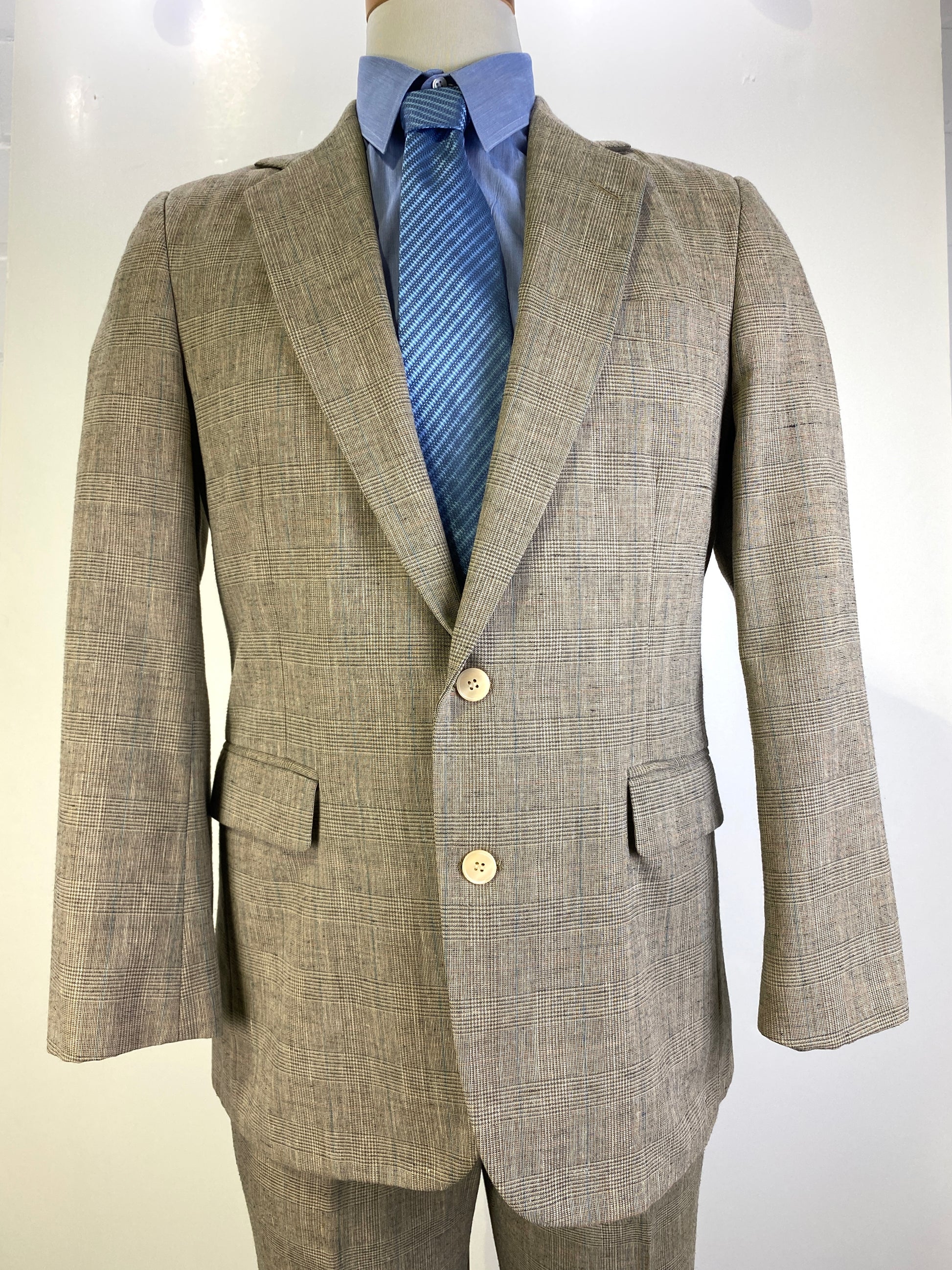 1980s Vintage Grey/ Beige/ Blue Glen Plaid 2-Piece Men's Suit, Imperial by Haggar, C40