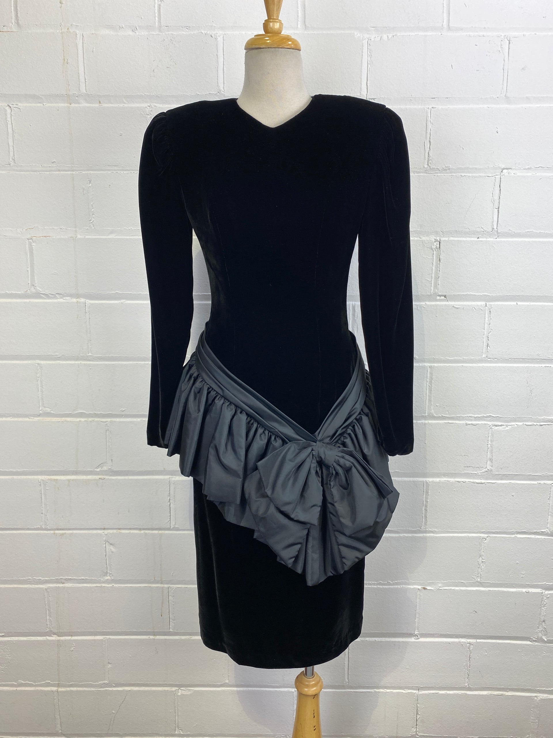 Vintage 1980s Black Long Sleeve Velvet Cocktail Dress with Taffeta Bow – Ian Drummond Vintage