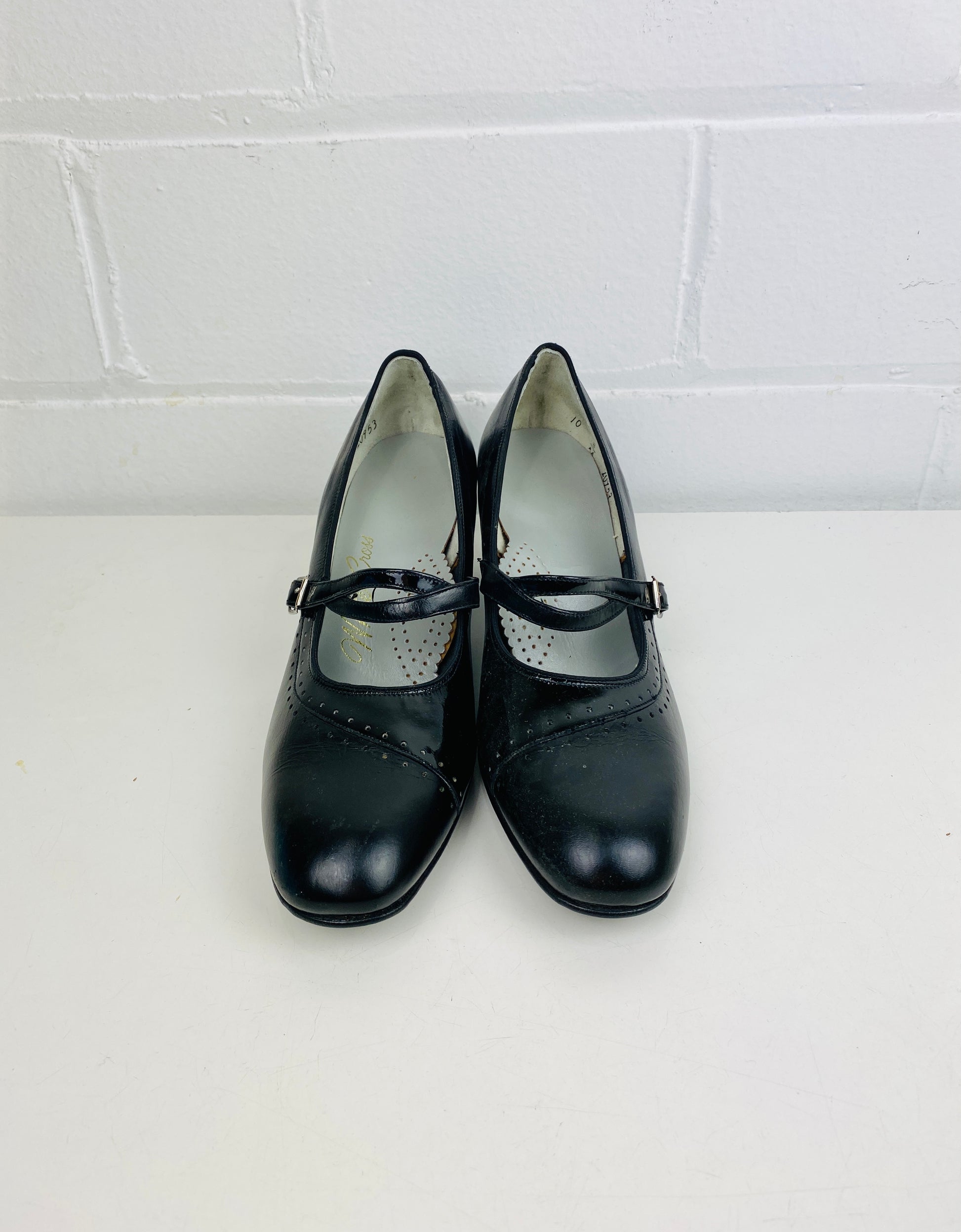 Vintage Deadstock Shoes, Women's 1980s Black Leather Mid-Heel Pump's, NOS