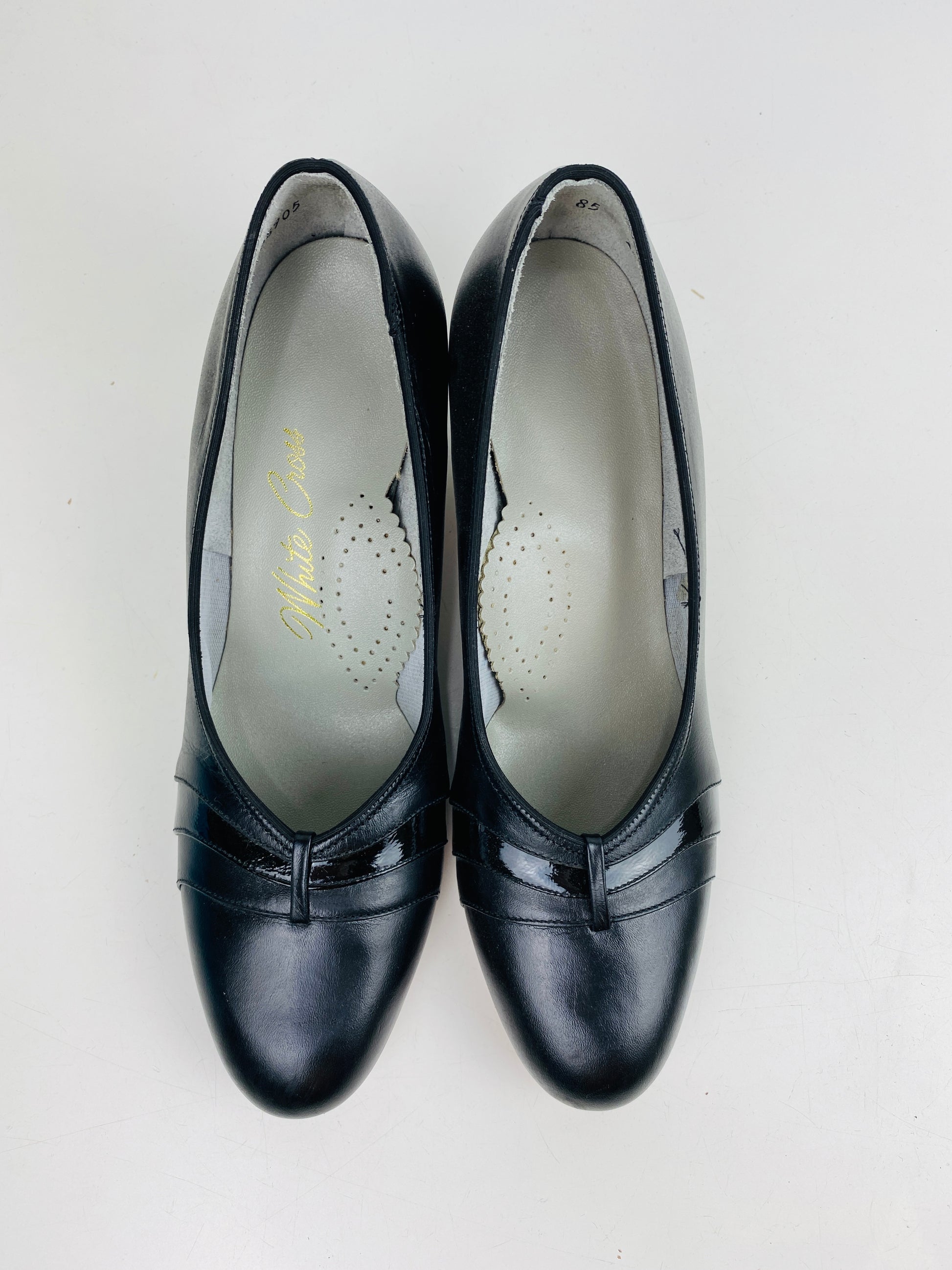 Vintage Deadstock Shoes, Women's 1980s Black Leather Mid-Heel Pump's, NOS