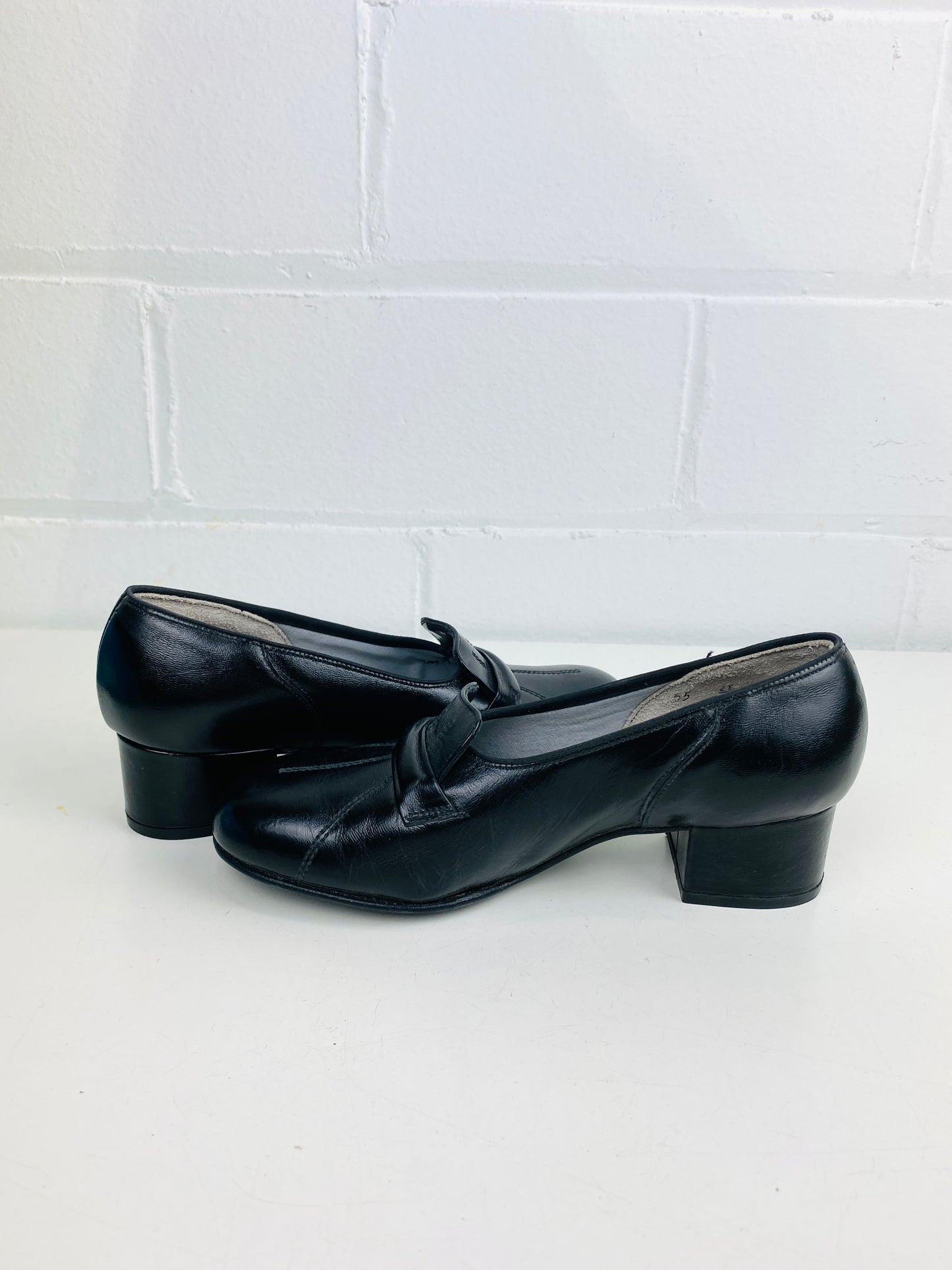 Vintage Deadstock Shoes, Women's 1980s Black Leather Pump's, Cuban Heels, NOS, 6506