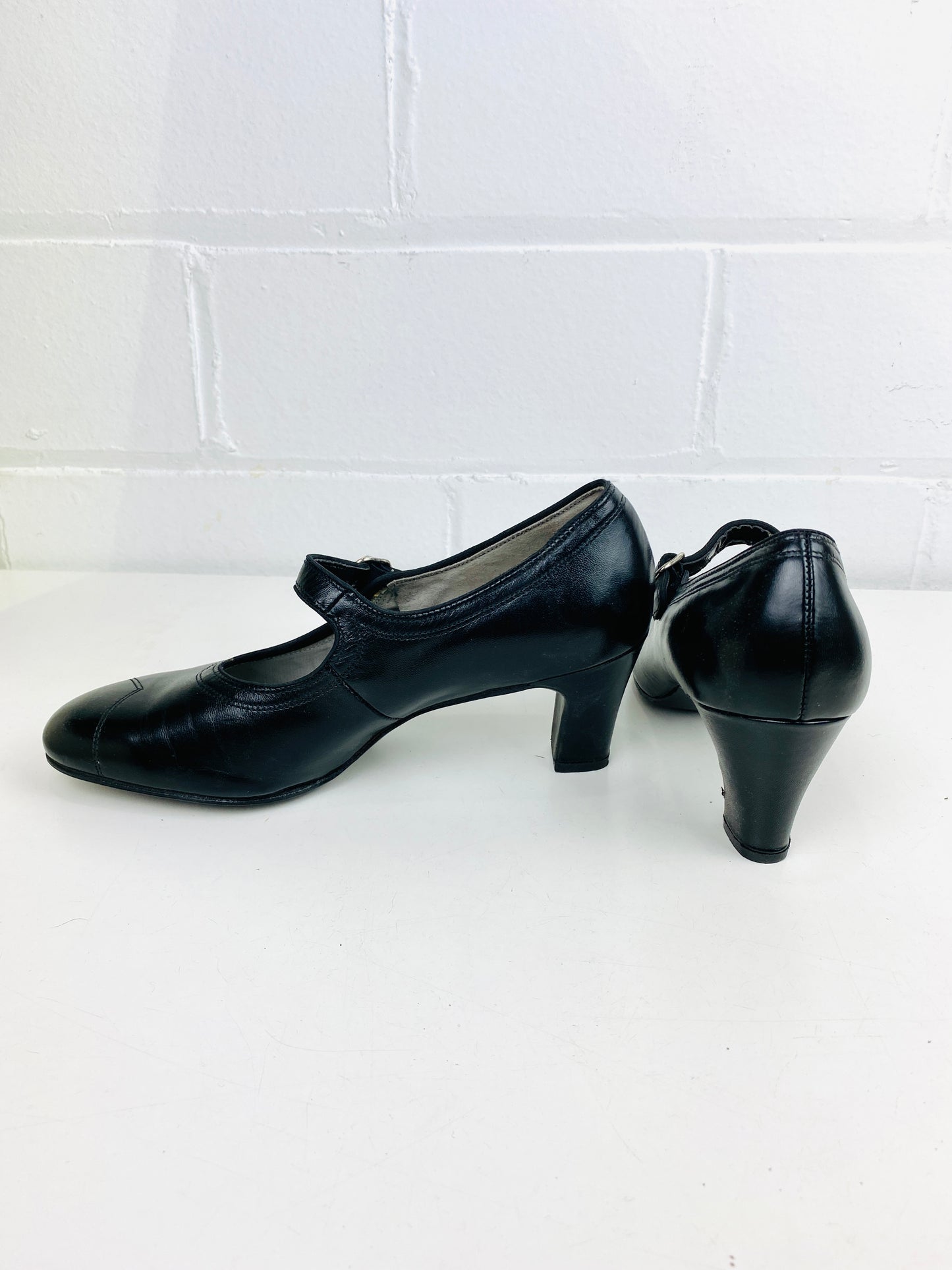 Vintage Deadstock Shoes, Women's 1980s Black Leather Pumps, NOS, 7088