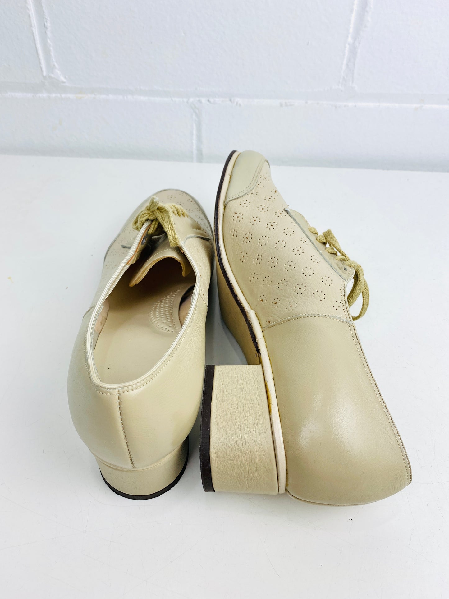 Vintage Deadstock Shoes, Women's 1980s Beige Leather Cuban Heel Oxfords, NOS, 1616