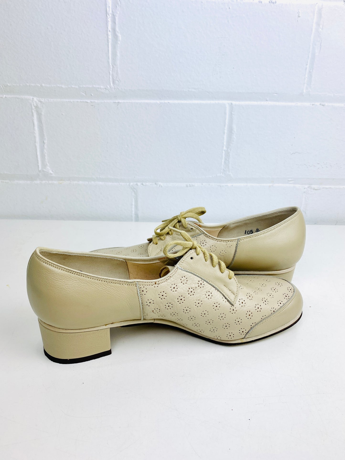 Vintage Deadstock Shoes, Women's 1980s Beige Leather Cuban Heel Oxfords, NOS, 1616
