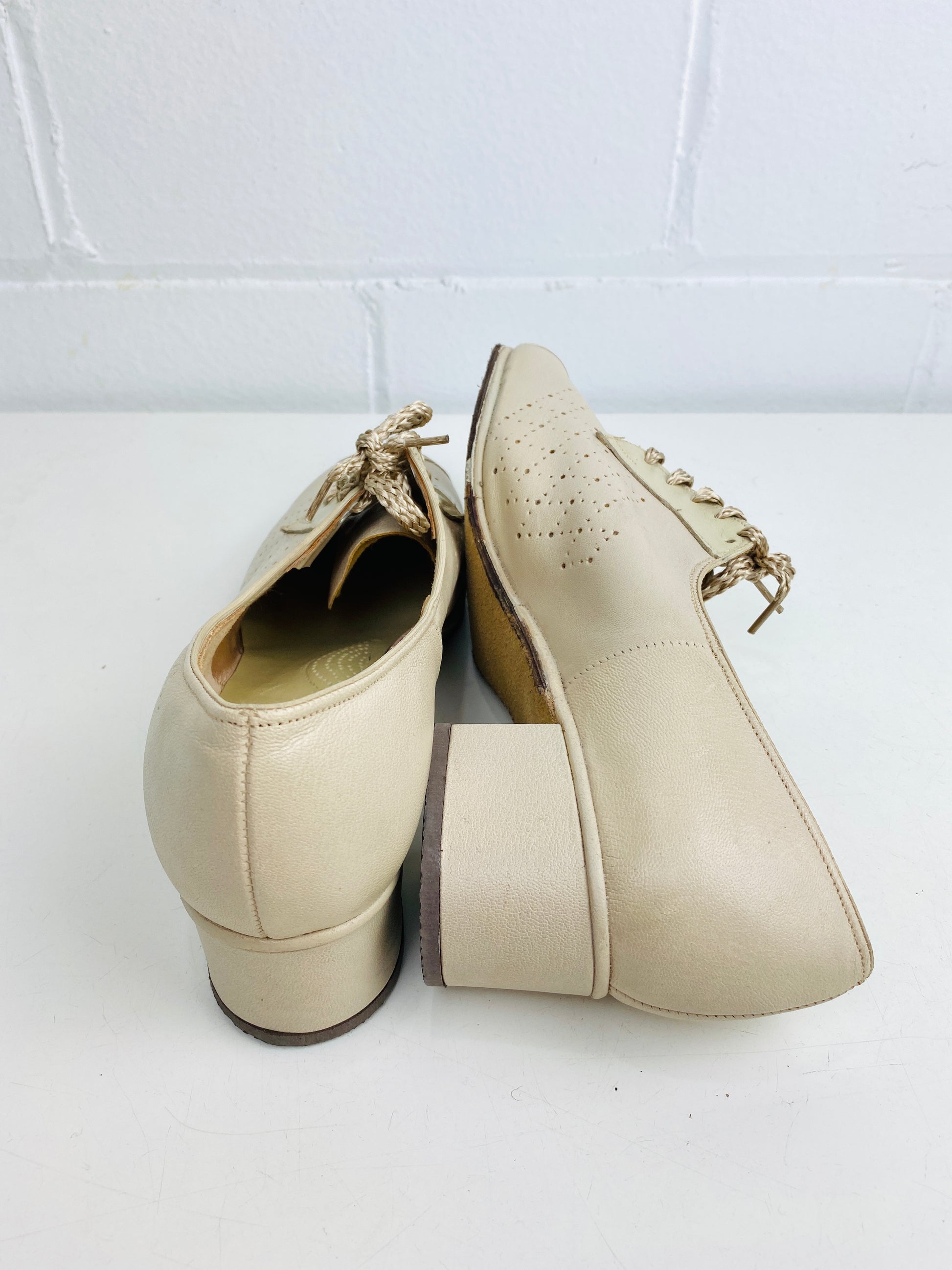 Vintage Deadstock Shoes, Women's 1980s Beige Leather Cuban Heel Oxfords, NOS, 1084